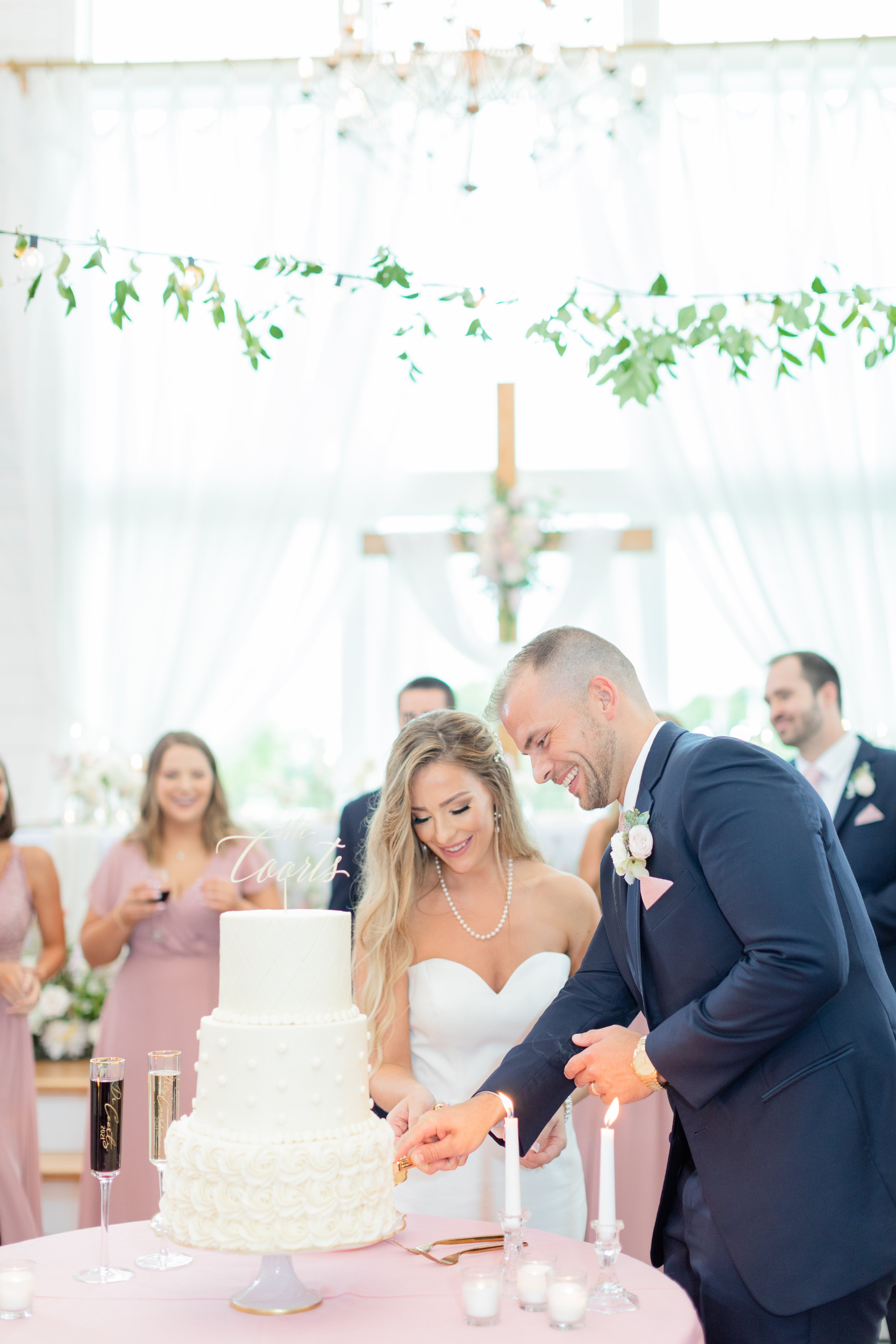 tipping-wedding-vendors-cake-baker-bride-groom.jpg
