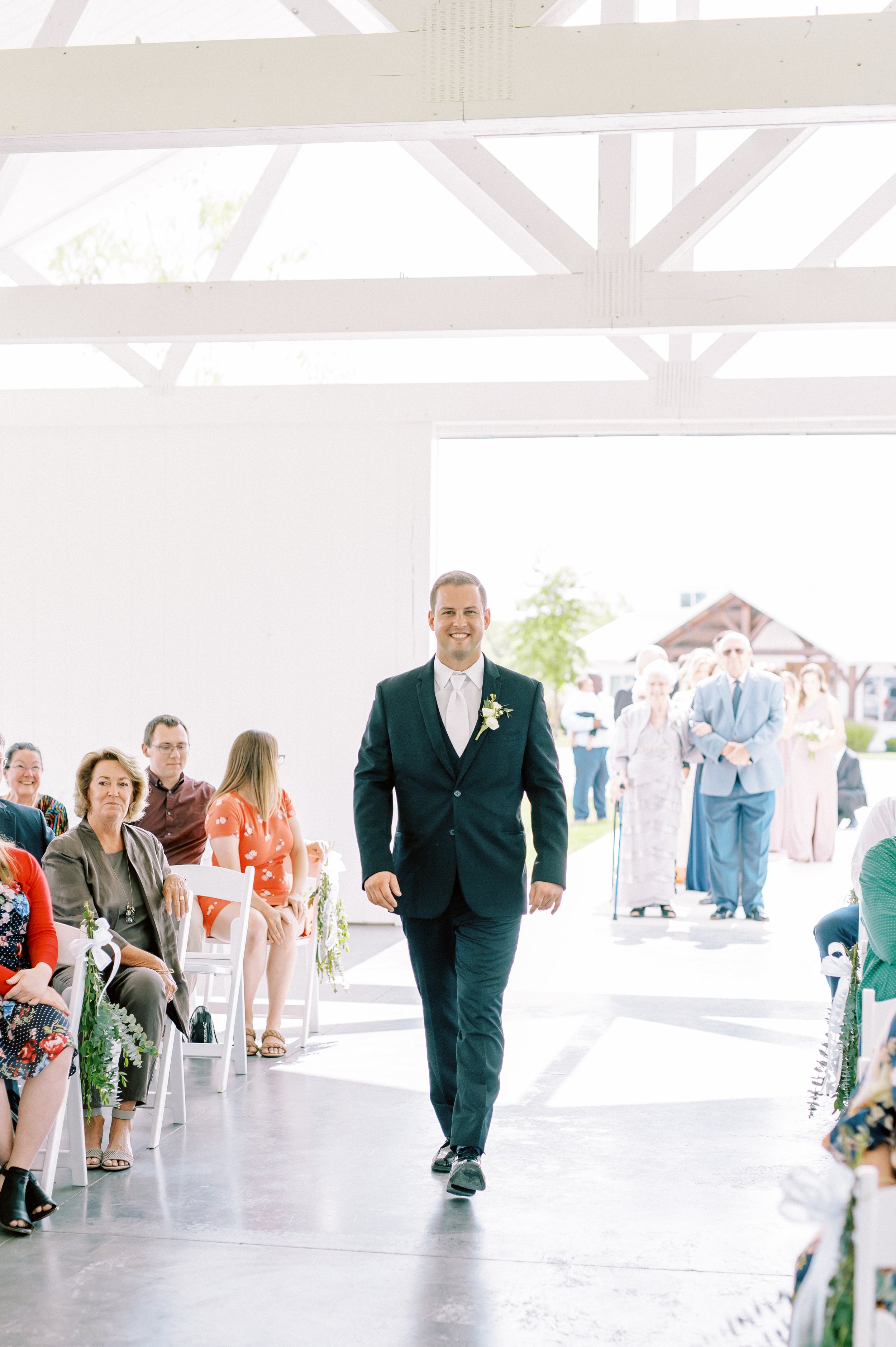 outdoor wedding ceremony_countryside_white barn wedding venue_kansas city (5).jpg