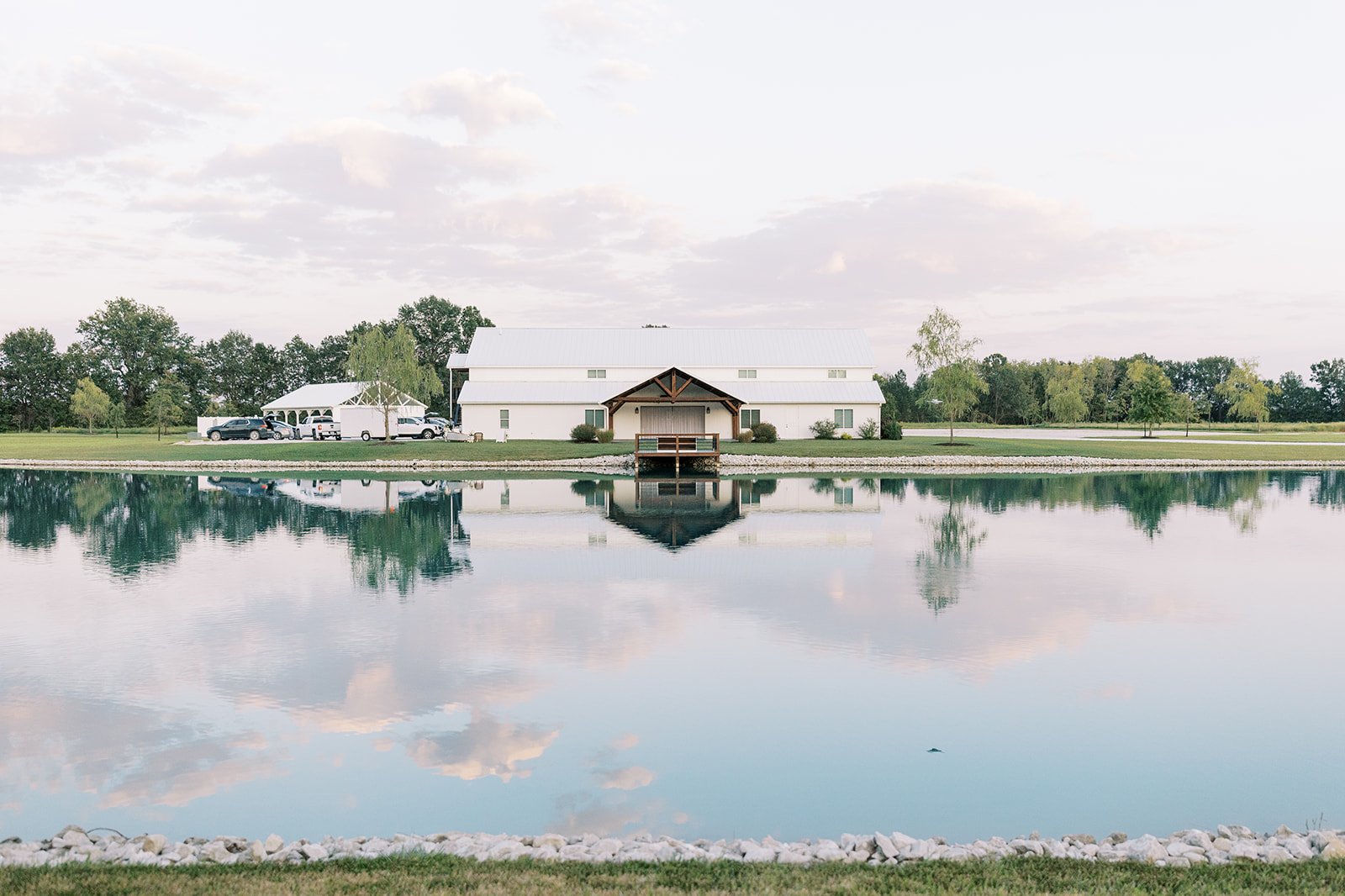 weekend getaway wedding experience_emerson fields missouri venue (5).jpg