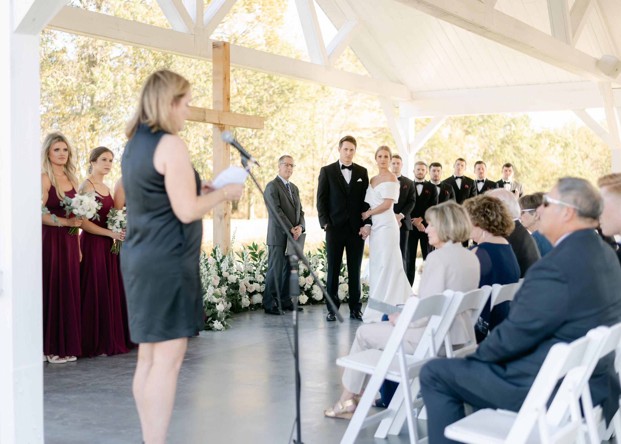 outdoor fall wedding ceremony_interactive_family focused_emerson fields (8).jpg