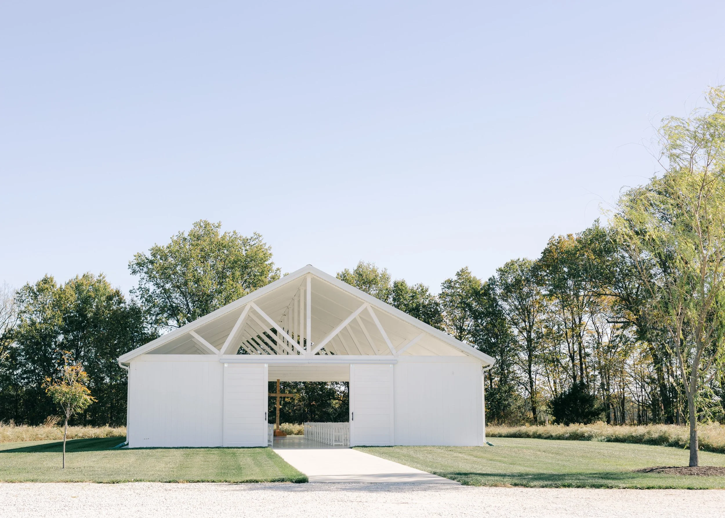Outside wedding venue in Missouri