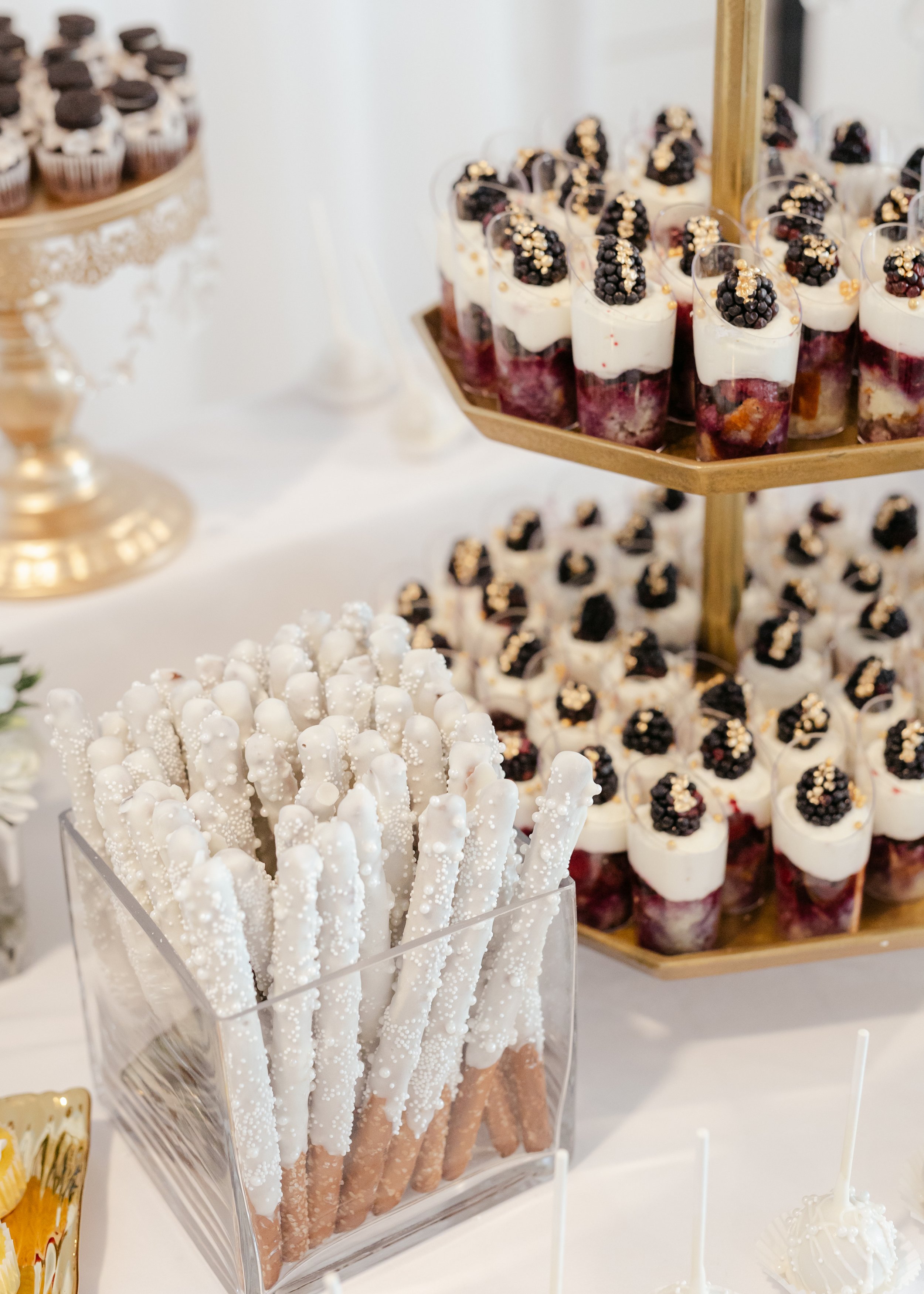 Interactive-wedding-in-missouri-with-dessert-station-at-emerson fields3.jpg