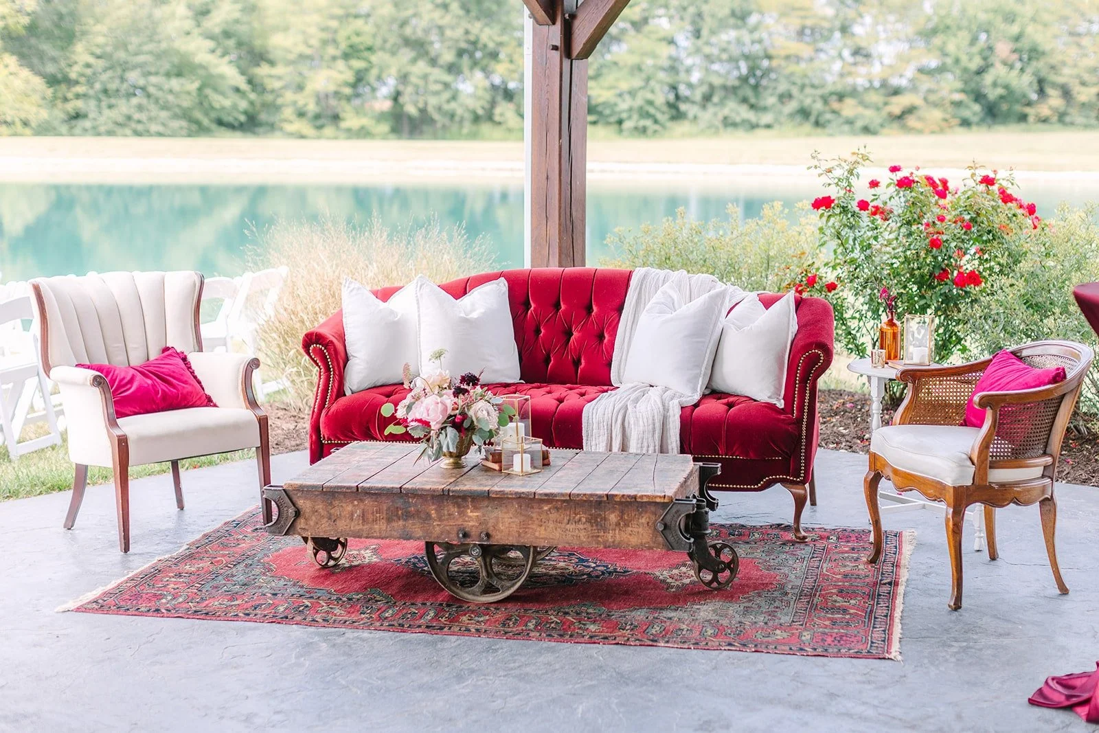 Micro-Wedding-with-Outdoor-Ceremony-in-Missouri-with-lakeside-lounge-and-beautiful-views-min.jpg