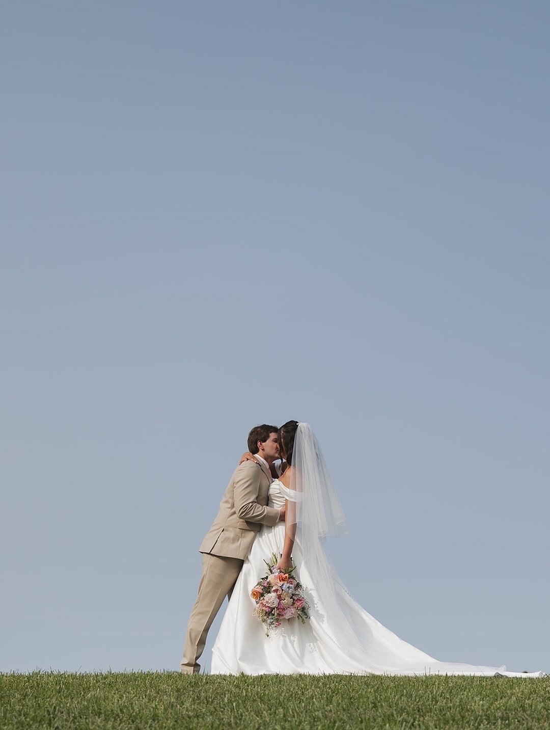 &ldquo;Booking with Emerson Fields was the BEST decision ever!!!&rdquo; &mdash; Dr. Liberty Boon
⠀⠀⠀⠀⠀⠀⠀⠀⠀
Liberty and her now-husband chose Emerson Fields for their full-weekend celebration, and we couldn&rsquo;t be more honored to have hosted every