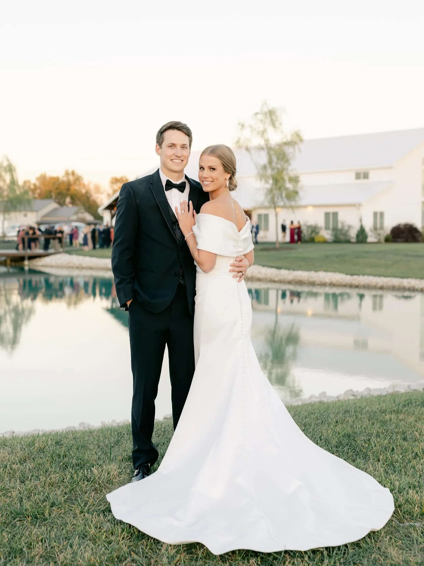 Why couples love Emerson Fields 💖⁠

Our all-white venue was designed with intention, and it&rsquo;s managed with genuine dedication, serving our couples every step of the way.

A few reasons our couples LOVE Emerson Fields&hellip;
* Just 50 miles no