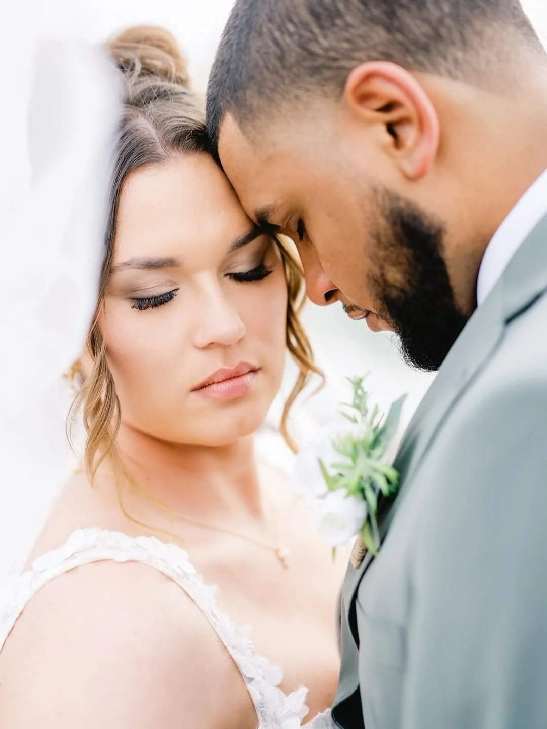 Don&rsquo;t sleep on early spring weddings. 🌸 The blooms, the soft light, the sense of fresh beginnings, it&rsquo;s one of the dreamiest times to say &lsquo;I do.&rsquo;
⠀⠀⠀⠀⠀⠀⠀⠀⠀
Kaitlin shared, &ldquo;Amelia and everyone at Emerson Fields radiate 
