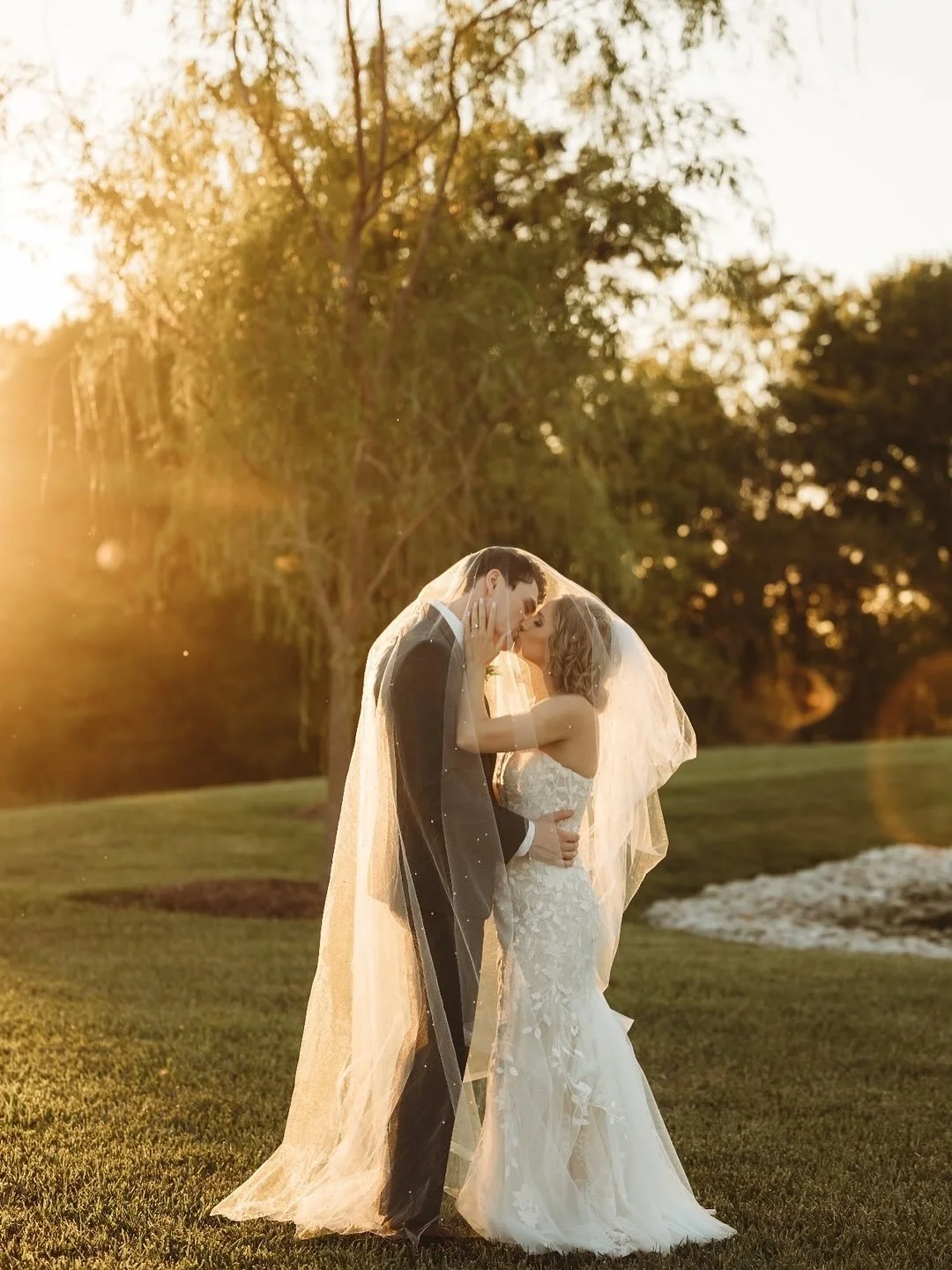 No matter the season, the sunsets at Emerson Fields are always unforgettable. 🌅✨
 From golden fall skies to glowing summer evenings, every wedding day here has its own breathtaking backdrop.
⠀⠀⠀⠀⠀⠀⠀⠀⠀
That&rsquo;s the beauty of a venue designed with