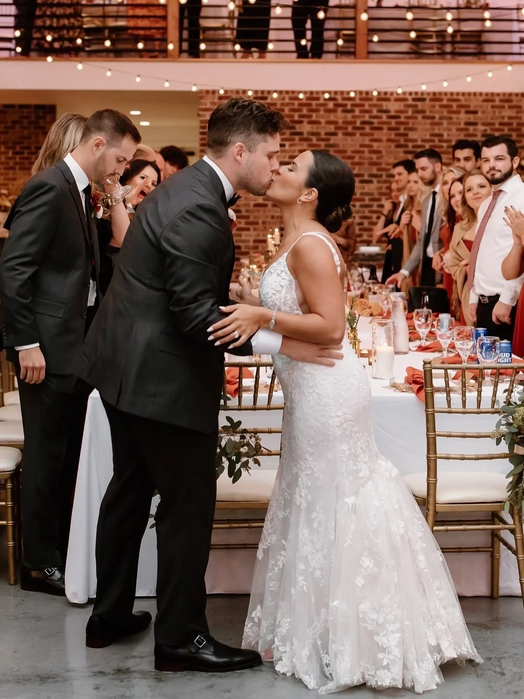 3 Things That Will Kill Your Wedding Reception Vibes (and how to avoid them!)
⠀⠀⠀⠀⠀⠀⠀⠀⠀
1️⃣ No plan or timeline.
When there&rsquo;s no flow, guests are left wondering what&rsquo;s happening next&mdash;and that energy shift is hard to recover. A clear