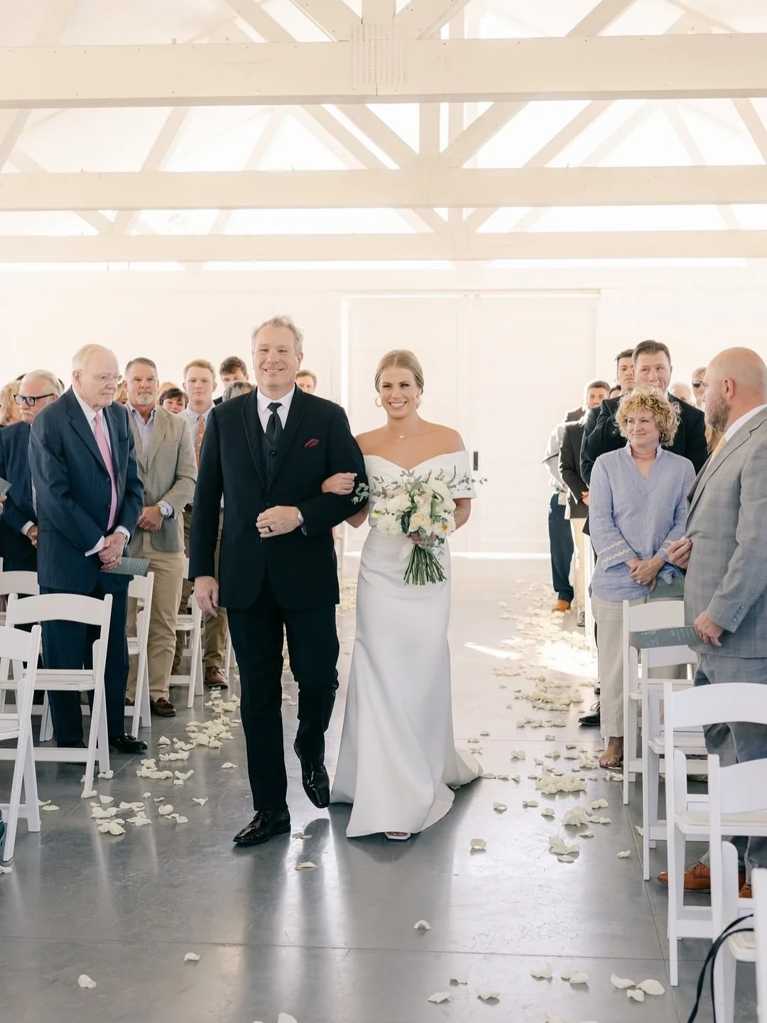Planning your wedding in 6 months (or less)? At Emerson Fields, that&rsquo;s totally doable , and we make it seamless from start to finish!!
⠀⠀⠀⠀⠀⠀⠀⠀⠀
Our all-in-one venue was designed to simplify your planning process with on-site lodging, flexible 