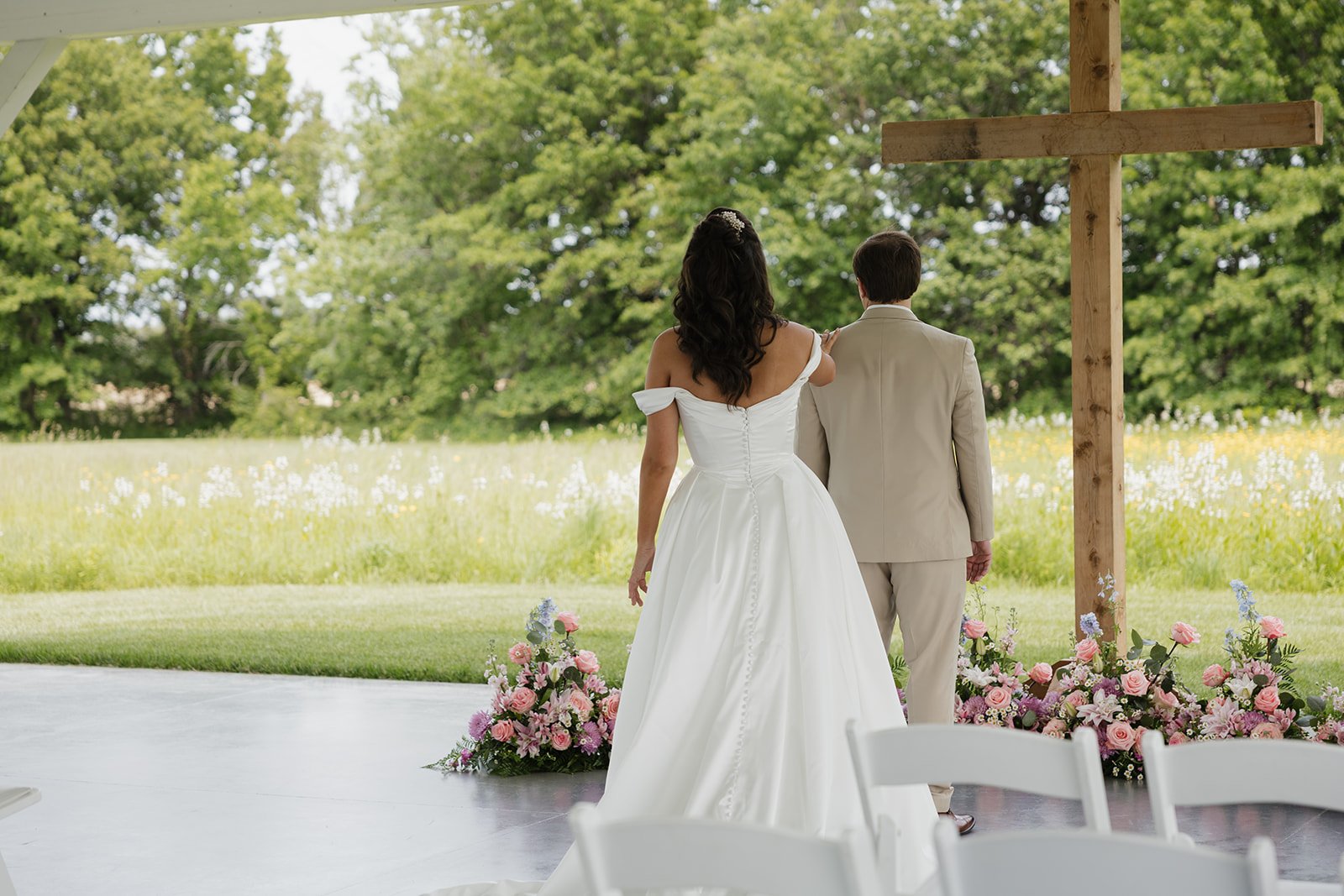 Summer-Wedding-at-Emerson-Fields-with-the-couple-doing-private-vows-at-their-first-look-18.jpg