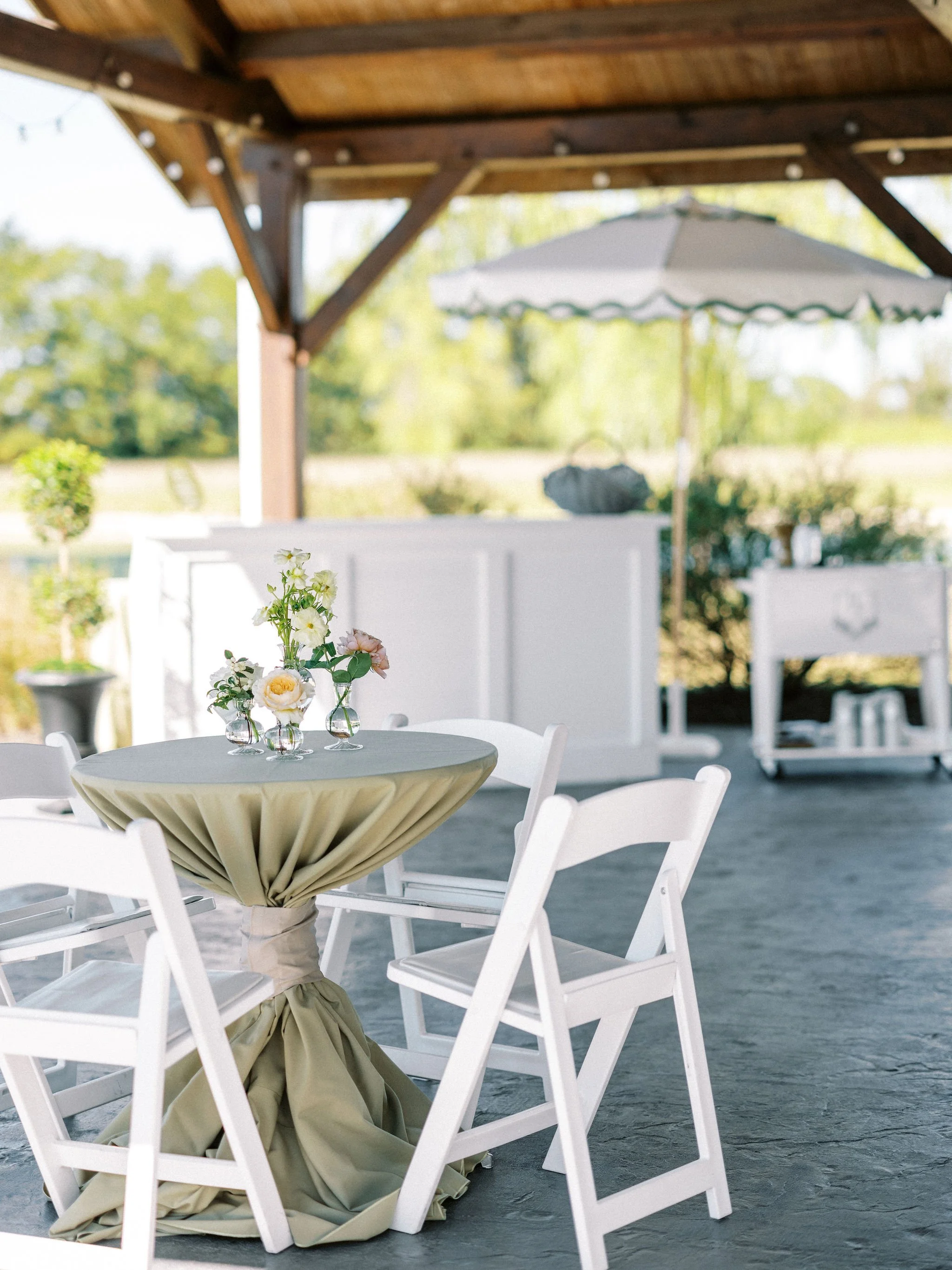 Green-and-white-garden-wedding-at-Emerson-Fields-121.jpg