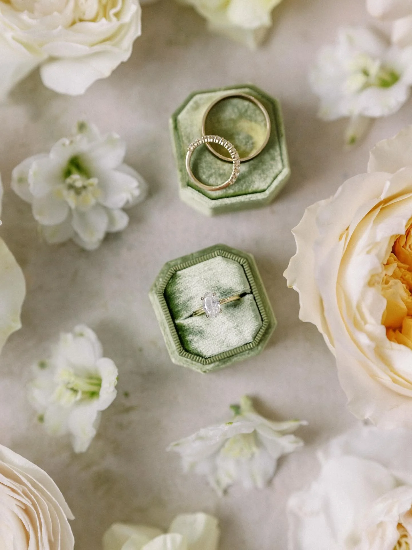 Anticipating a ring this holiday season? 💍
⠀⠀⠀⠀⠀⠀⠀⠀⠀
Engagement season is HERE, which means our last few 2026 dates are already starting to move. If you&rsquo;ve been waiting to inquire and visiting the website every day&hellip; don&rsquo;t wait any