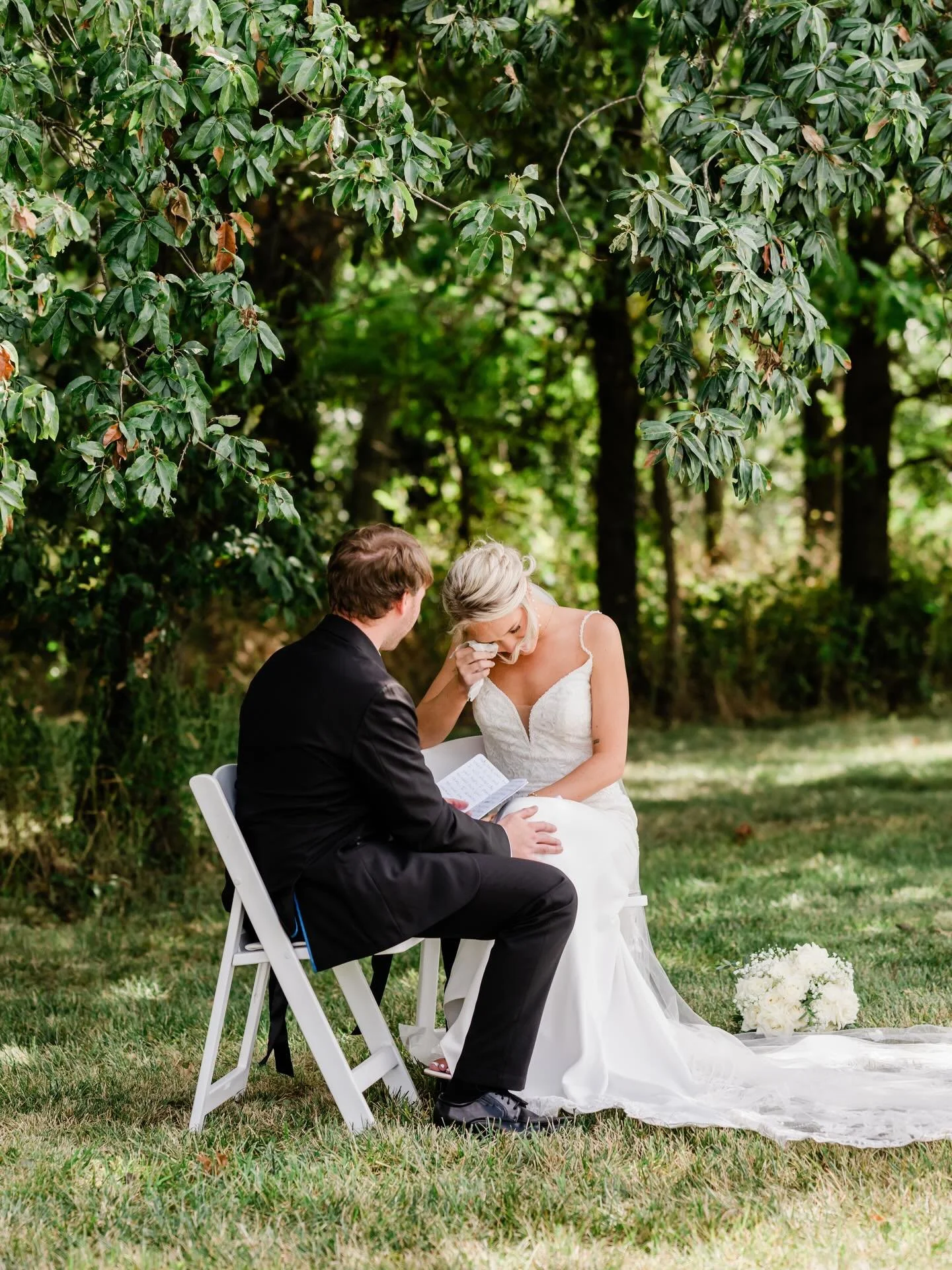 Our coordination team makes hundreds of tiny decisions throughout your day that help your day feel effortless, here&rsquo;s ONE of them👇🏼
⠀⠀⠀⠀⠀⠀⠀⠀⠀
Josey and Drew chose to share a first look and private vow reading, so our team quietly went to work