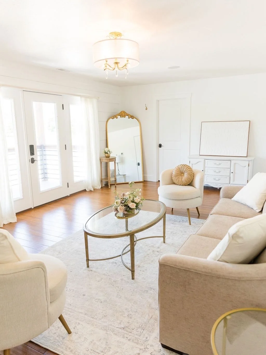 You shouldn&rsquo;t be paying premium prices for a bland space that makes you do the all the heavy lifting, and at Emerson Fields, you won&rsquo;t! 
⠀⠀⠀⠀⠀⠀⠀⠀⠀
At Emerson Fields, you receive MORE than just a venue. You receive a thoughtfully designed 