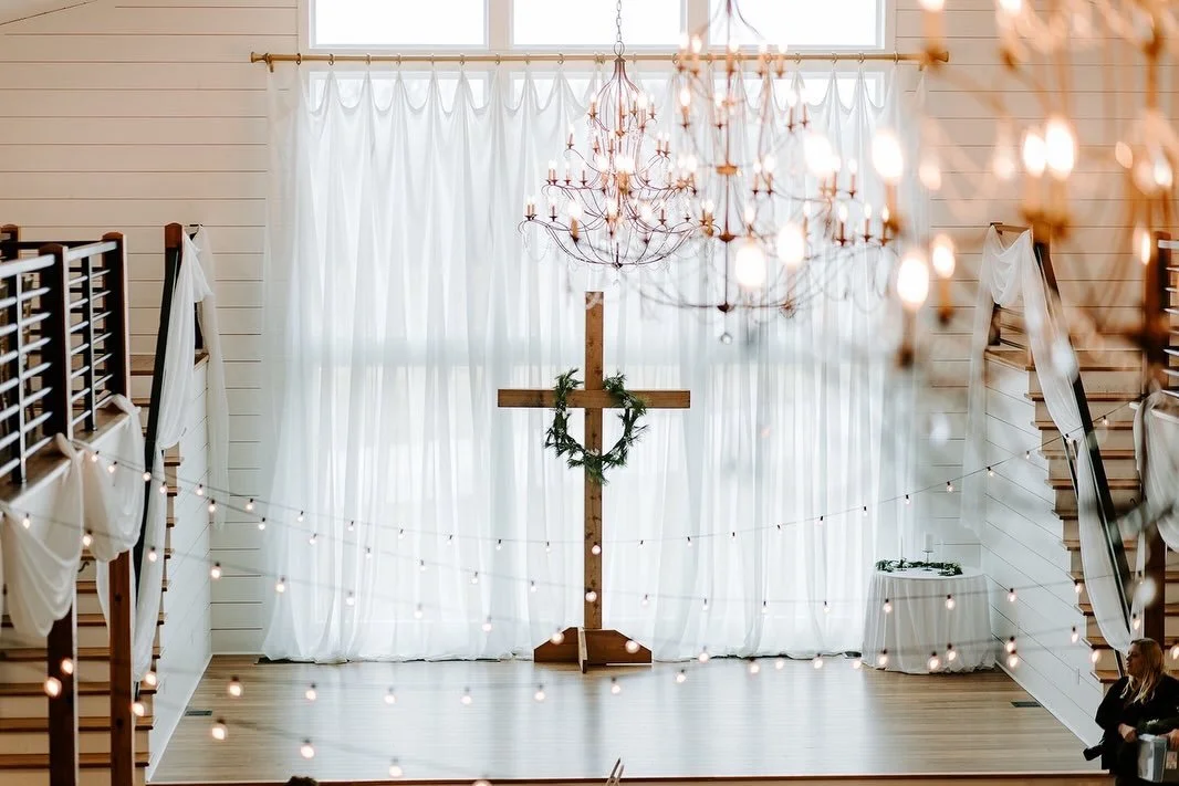 Your guests shouldn&rsquo;t have to guess where to park, where to go next, or how to get there, and at Emerson Fields, they don&rsquo;t.
⠀⠀⠀⠀⠀⠀⠀⠀⠀
From arrival to last dance, everything lives on one thoughtfully designed estate. Clear flow between sp