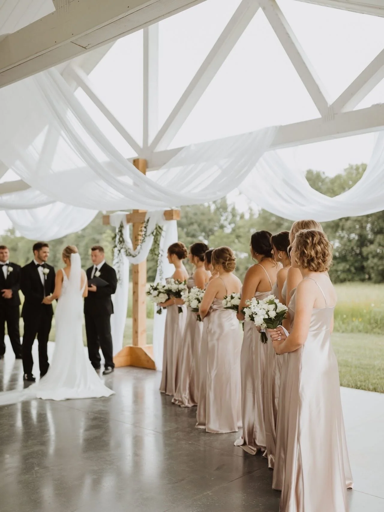 You shouldn&rsquo;t have to decode pricing or wonder what&rsquo;s actually included &mdash; and at Emerson Fields, you won&rsquo;t.
⠀⠀⠀⠀⠀⠀⠀⠀⠀
Most couples come in with an &ldquo;average cost&rdquo; number from online research, but real pricing is sha