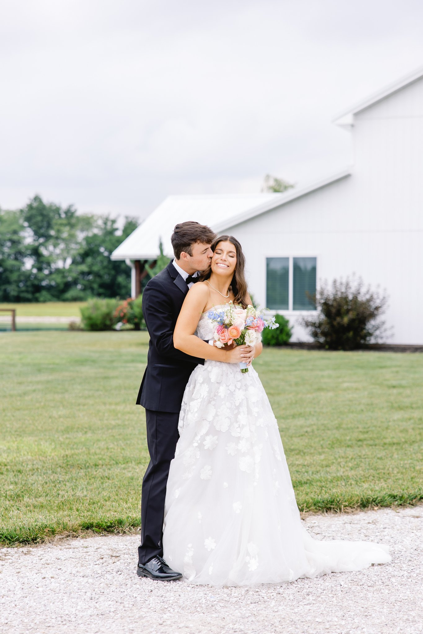 June-wedding-at-Emerson-Fields-wedding-venue-close-to-Columbia-Missouri122.jpg