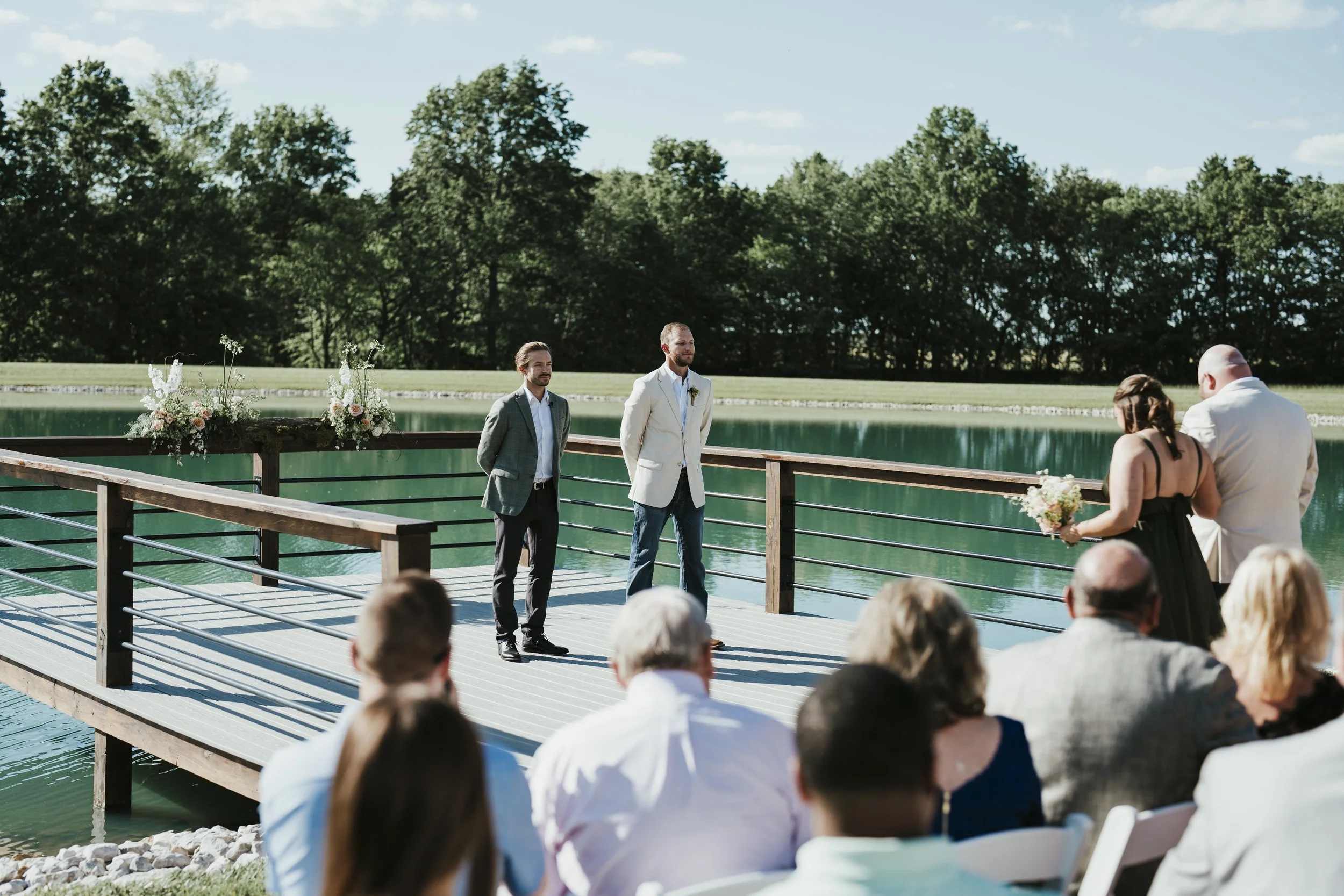Outdoor waterfront ceremony venue in Missouri