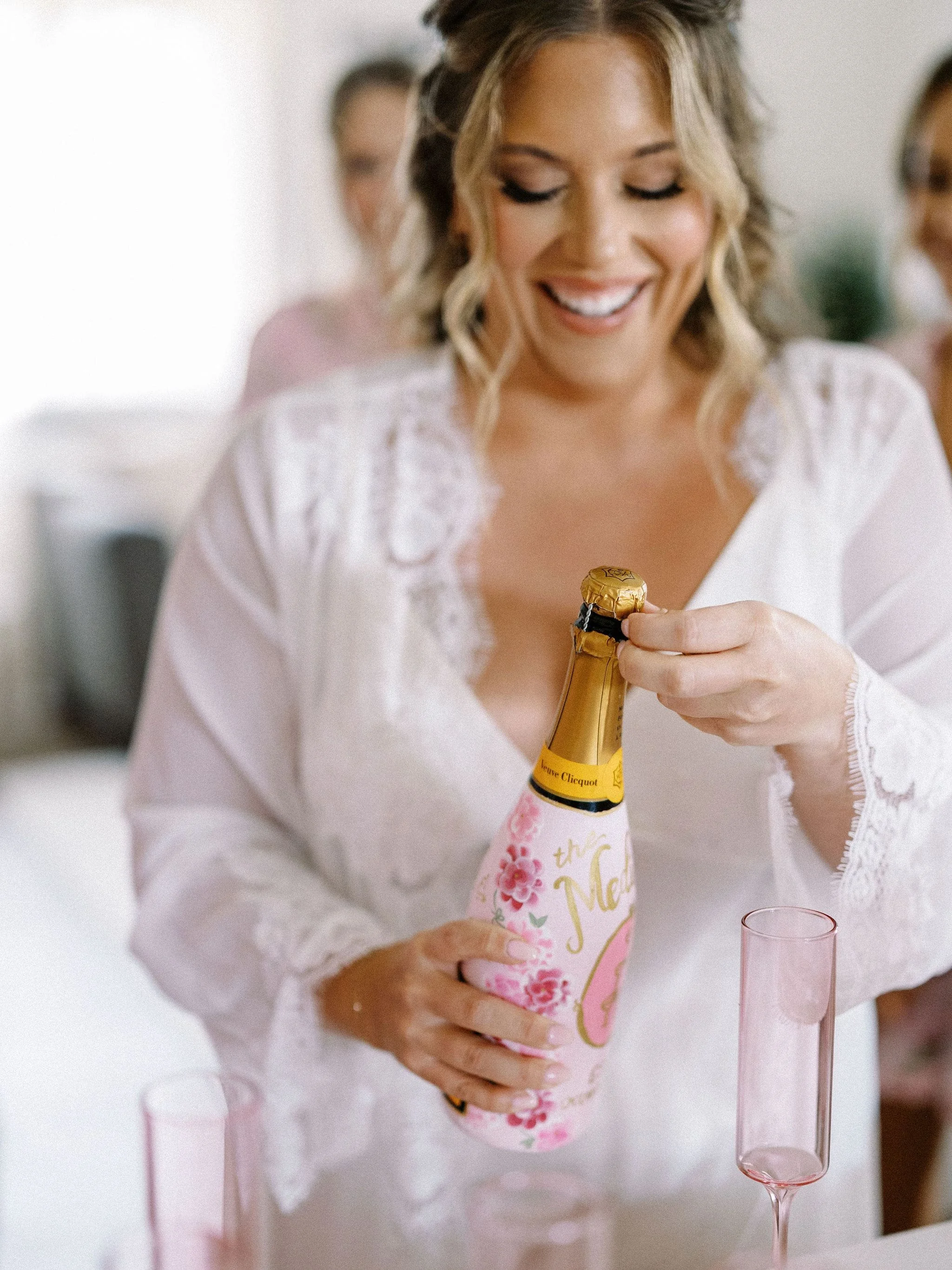 wedding-morning-getting-ready-at-on-site-lodging-emerson-fields-wedding-venue-and-estate-near-Columbia-MO-6.jpg