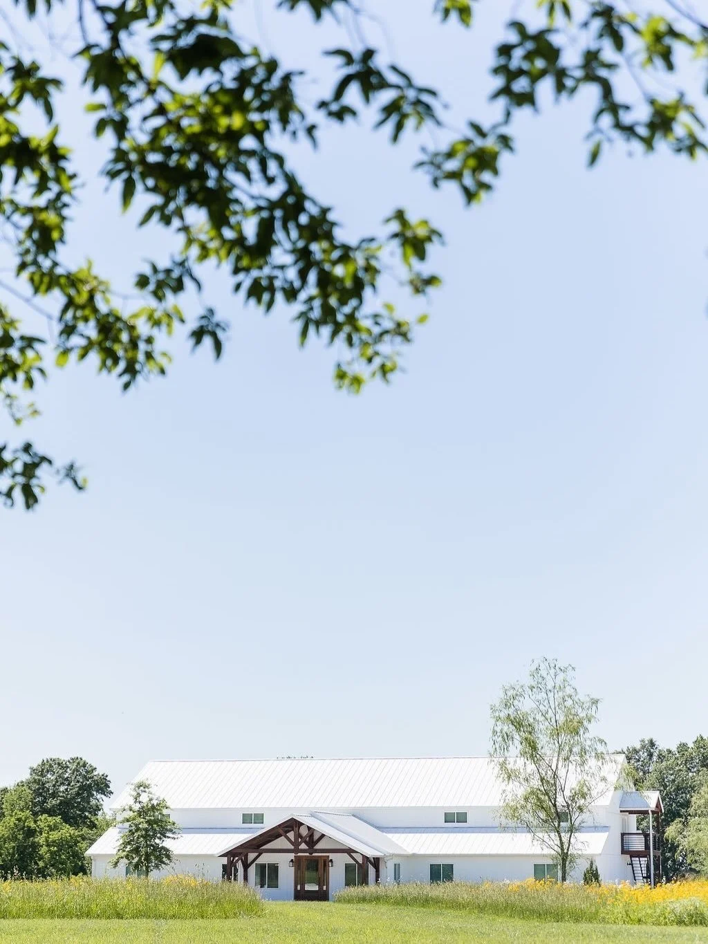 Wedding planning tip you NEED (for real)!!
⠀⠀⠀⠀⠀⠀⠀⠀⠀
Your venue becomes the backdrop to everythingggg.
⠀⠀⠀⠀⠀⠀⠀⠀⠀
The feeling of your wedding weekend. The flow of your day. Your entire photo gallery.😳
⠀⠀⠀⠀⠀⠀⠀⠀⠀
Choose a space that already feels like 