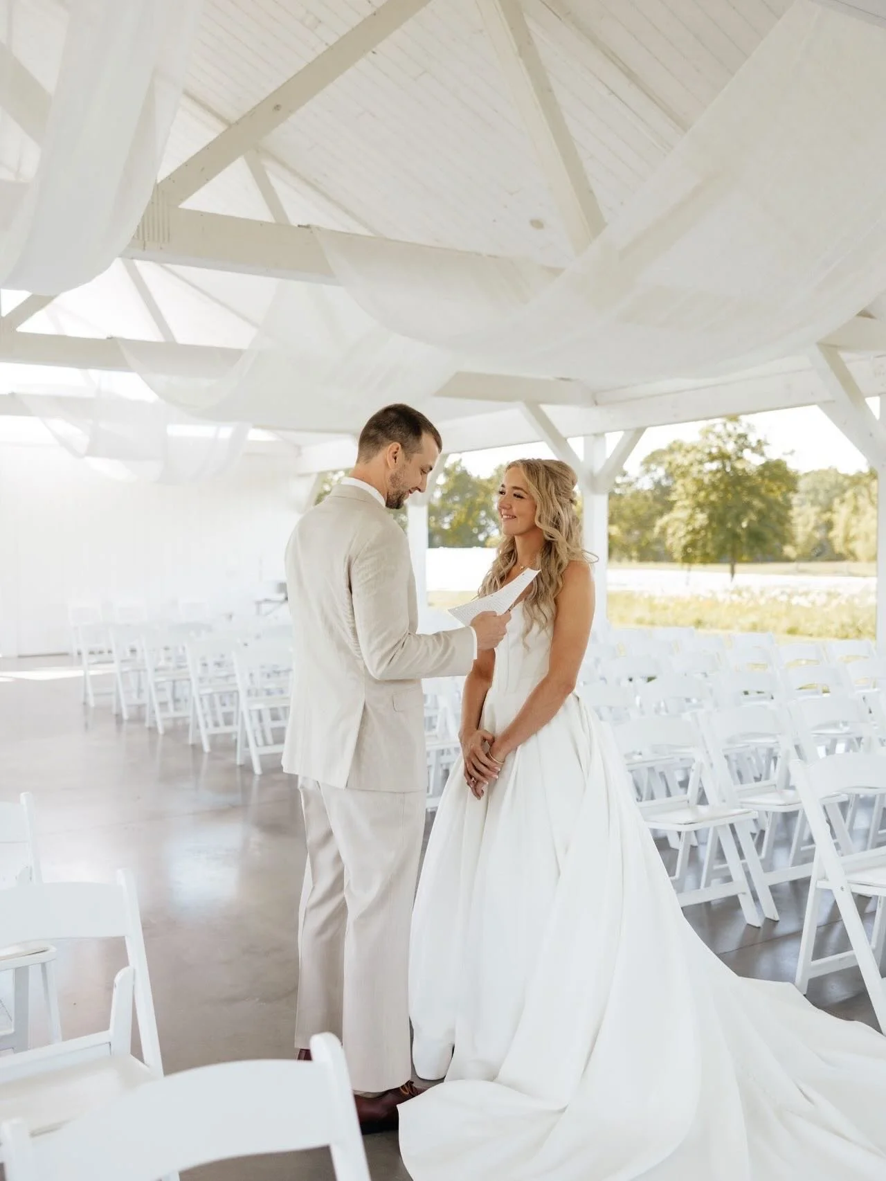 Unpopular opinion&hellip; you should spend your wedding day together.🤷🏼&zwj;♀️
⠀⠀⠀⠀⠀⠀⠀⠀⠀
We love a first look, and here&rsquo;s why!!! ⬇️
⠀⠀⠀⠀⠀⠀⠀⠀⠀
You get more time actually being with each other
More time to breathe, laugh, and settle into the da