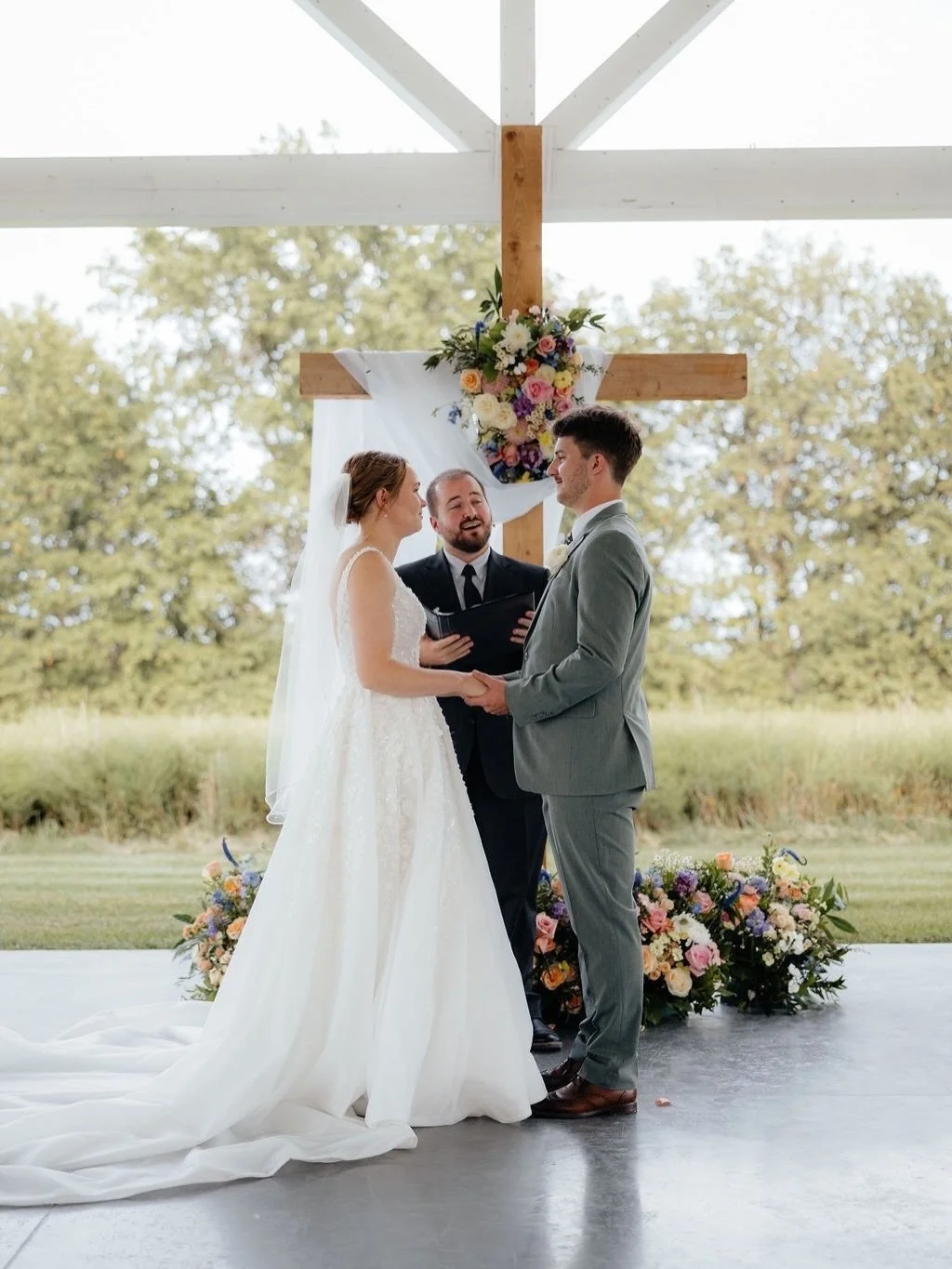 Outdoor ceremonies are beautiful in theory. But comfort matters too!
⠀⠀⠀⠀⠀⠀⠀⠀⠀
Our pavilion gives couples the outdoor atmosphere they want without asking guests to sit in the direct sun, uneven grass, mud after rain, or uncomfortable heat during a Mi