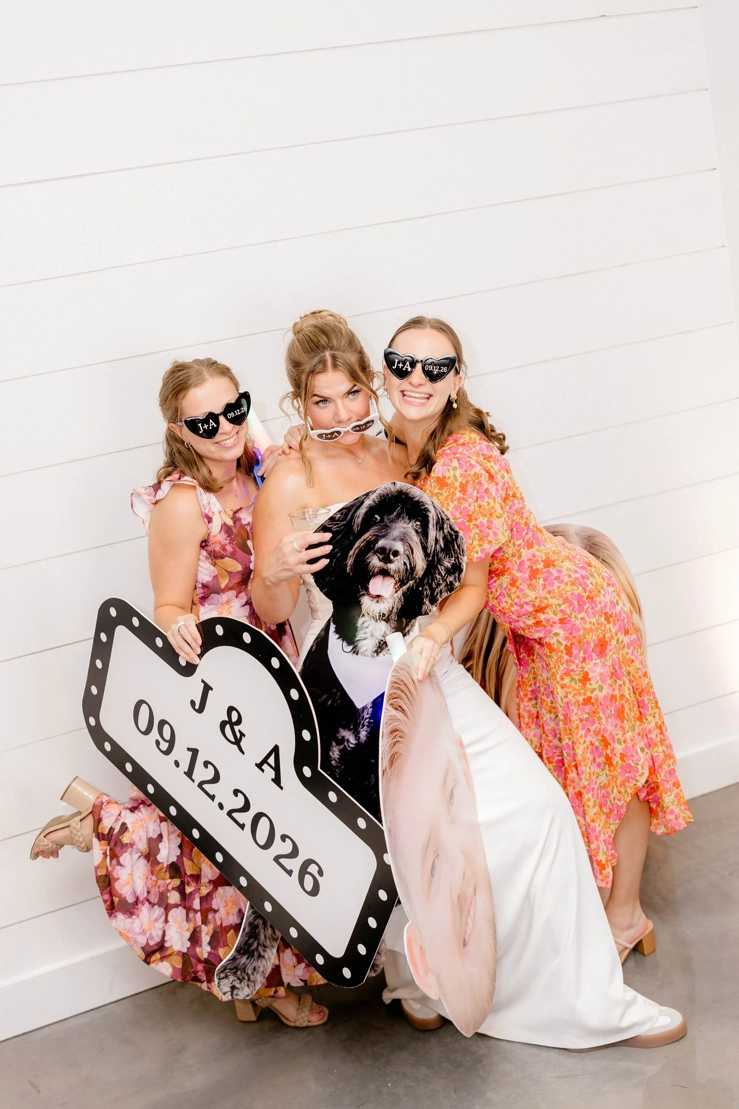 J &amp; A= no notes&hellip; but here are a few recs:

Susan&rsquo;s take on this wedding weekend? These two understood the assignment!

From the moment the newlyweds walked into the reception, with rally signs and napkins flying, you knew this was go