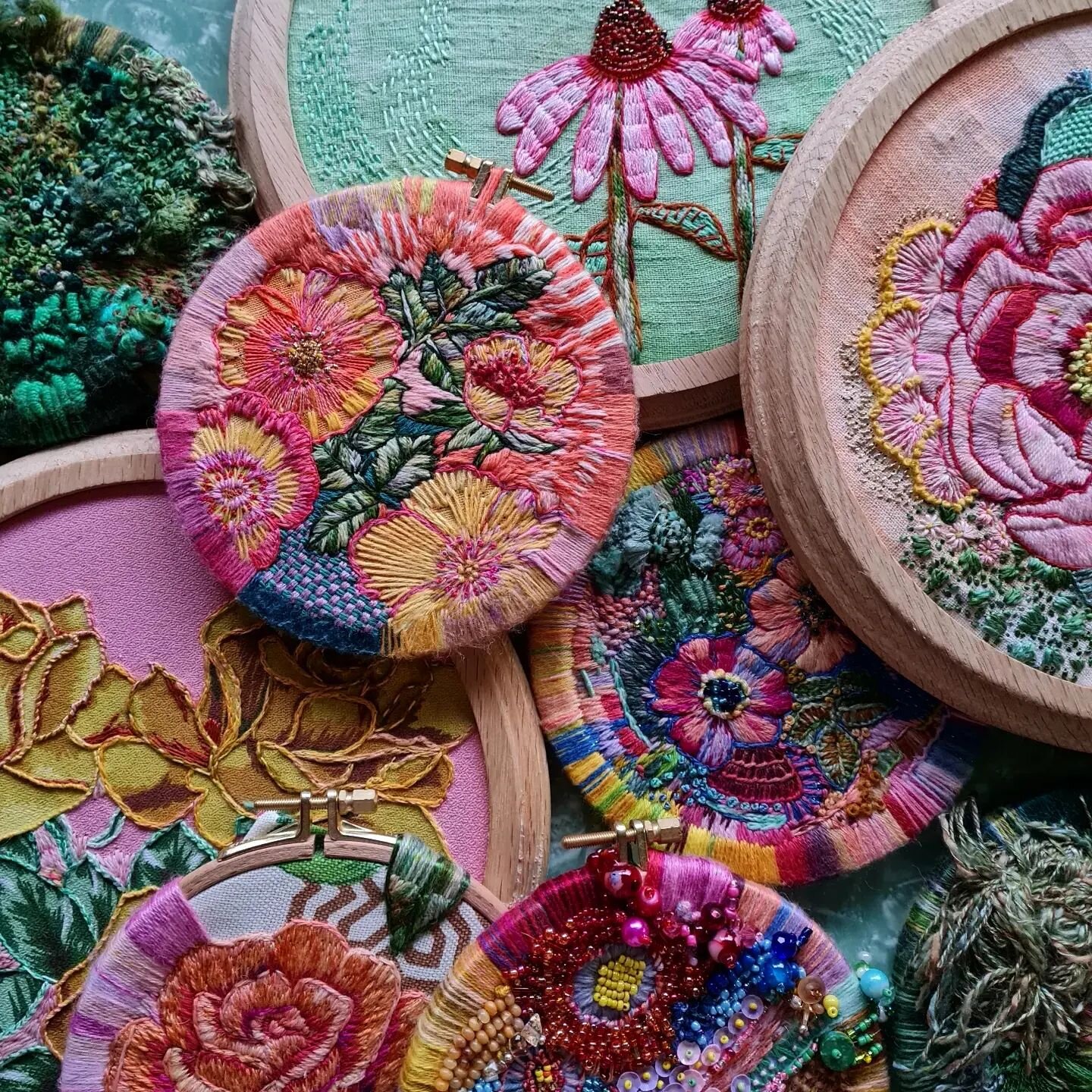 Learn to stitch florals with me @green.door.studios ... nab one of the lucky last spots on my otherwise sold out Australia workshop series for '23. Join me on Monday 1st May in Robertson NSW at the delightful @green.door.studios for a blissful day fo