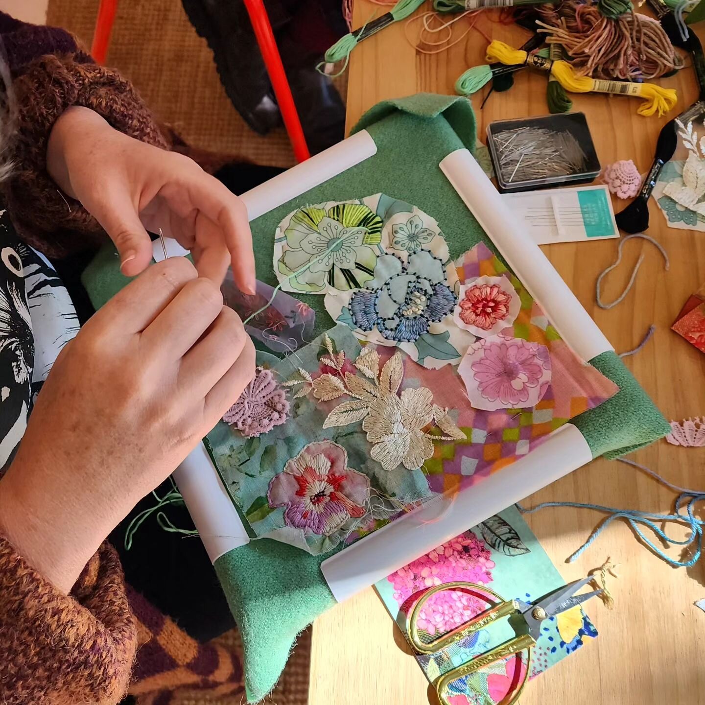 Magic in progress...15 talented, interesting, kind and fun women creating together. Lots of focus yesterday bringing elements of their textile collages together with stitch. So lovely to be working in @madeleine_stamer art studio with inspiration on 