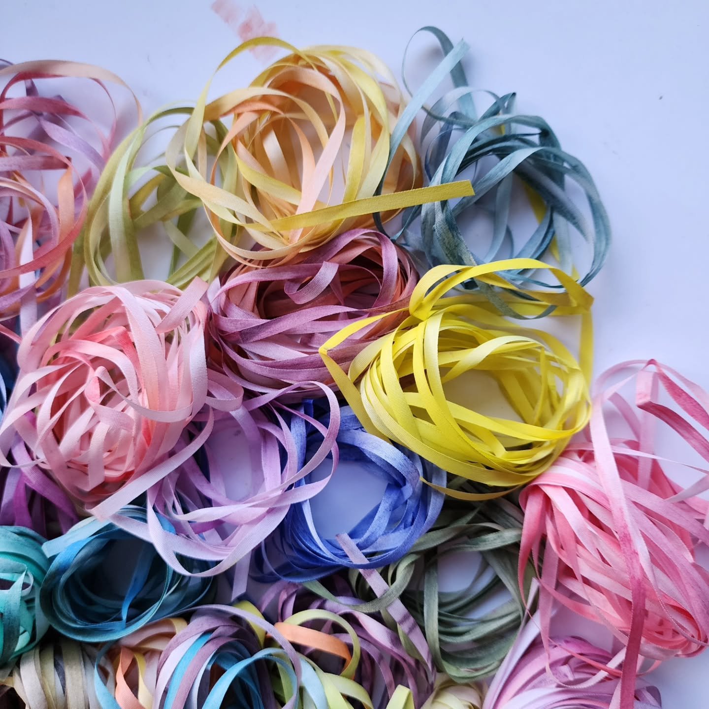 Well that was fun! Silk ribbon, @derwentartofficial inktense blocks and a sunny afternoon. These will be used for stitching but they could be beautiful for lots of creative projects 🩷