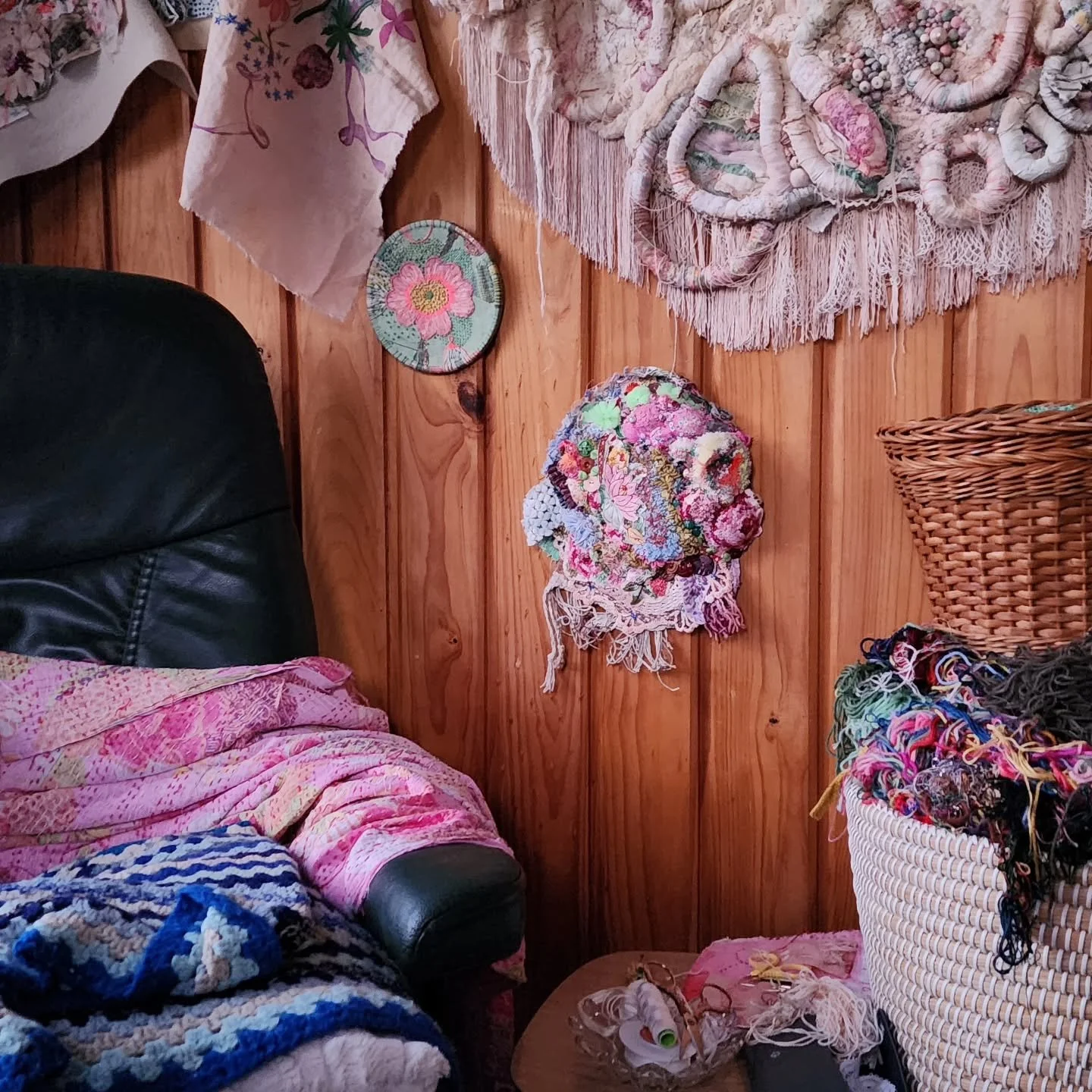 Saturday night in the studio. My Dads old chair, cozy blankets, tangle basket at the ready. Hope you have some lovely weekend plans, or even better, no plans. 🩷