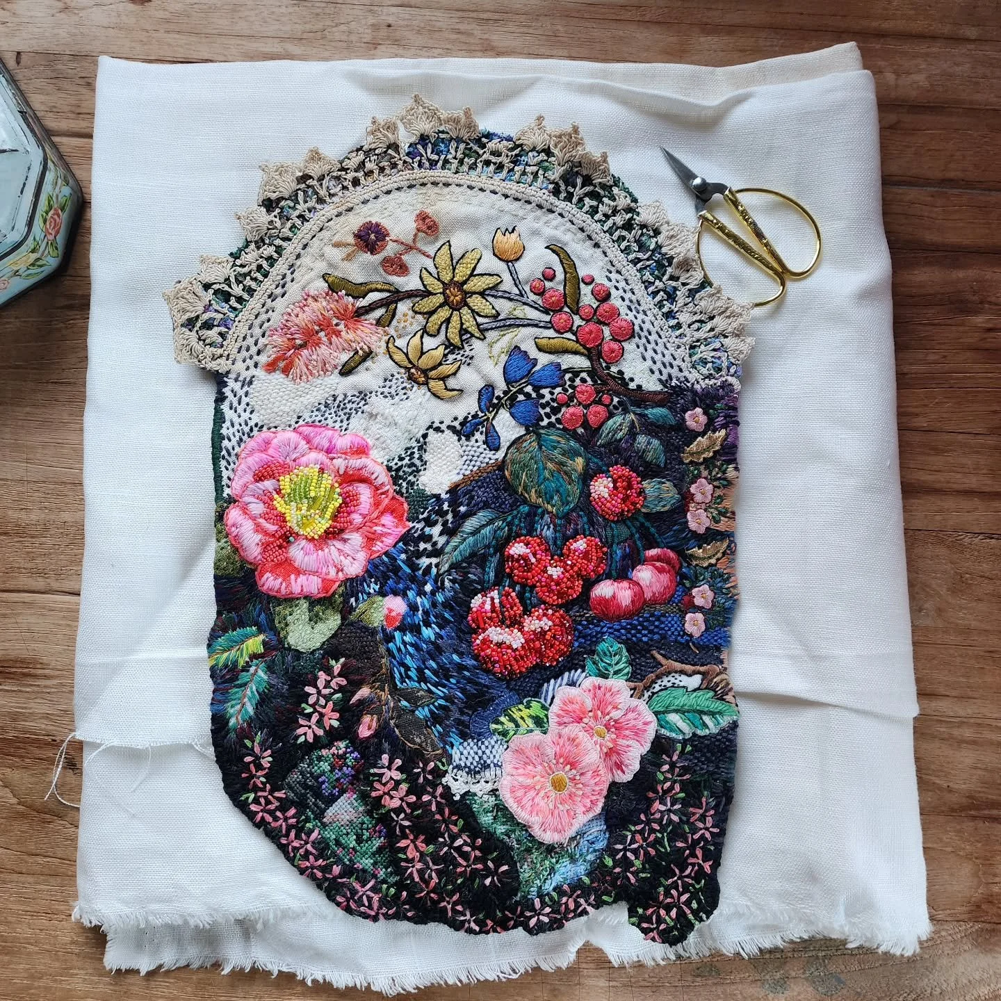 Just realised I forgot to share this piece finished. 'Cherry Ripe' is now living with a collector in Australia. I absolutely adore this piece and was so cuffed that she was heading off to such a lovely home. 🍒 🩷