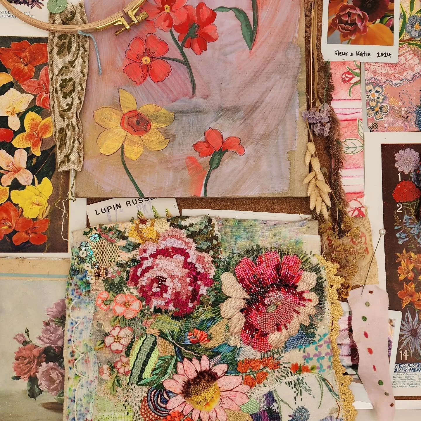 Studio moments ✨️ I love a mood board for capturing inspiration, works in process and current projects and simply inspiration decoration 🩷 Do you create mood boards for the things you love?