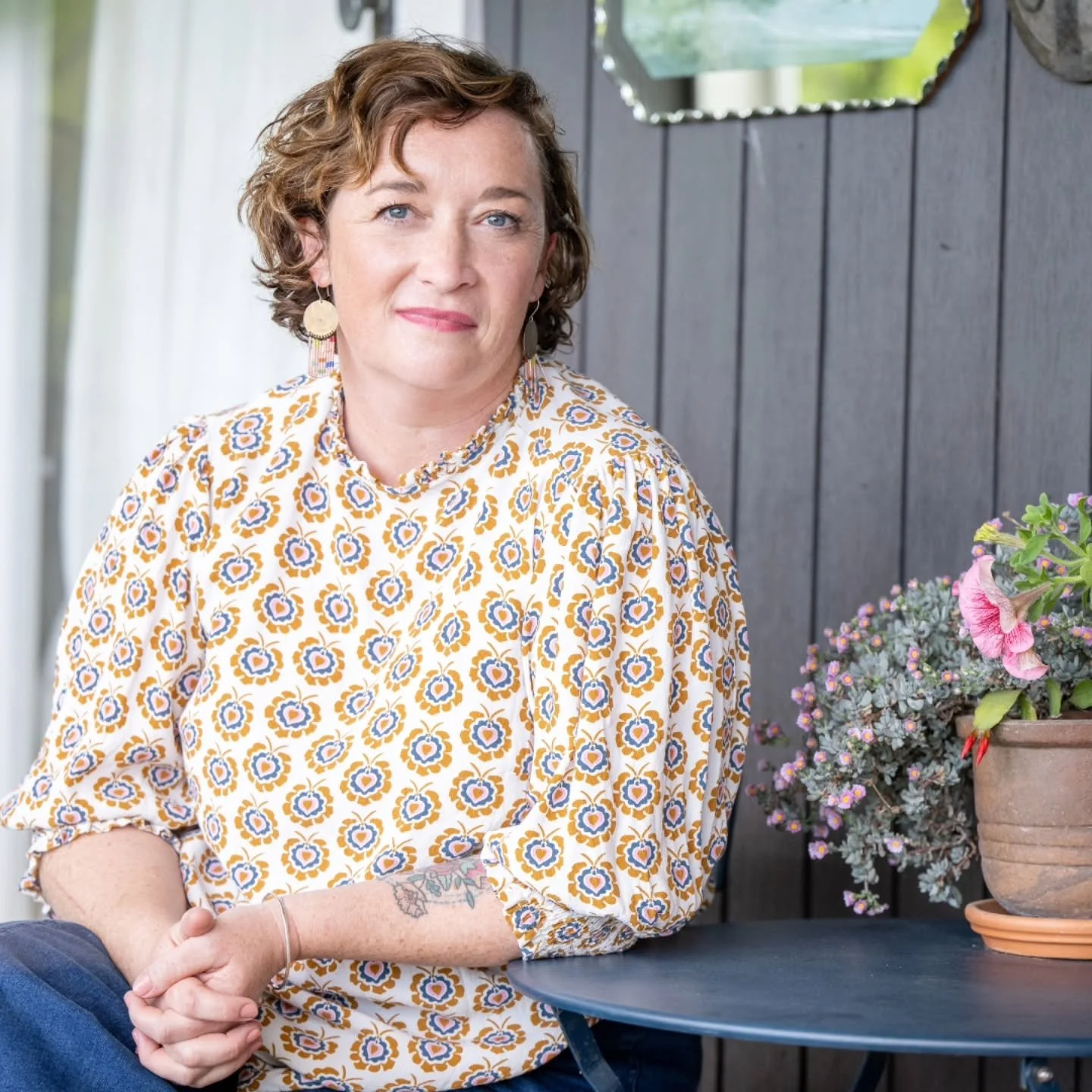 Hellloooo! Welcome if you are new here. 
I thought I'd reintroduce myself with a more up to date photo so we can recognise each other on the street 😆! Thank you for following along as I share my art practice, studio treasures and wonderful creative 