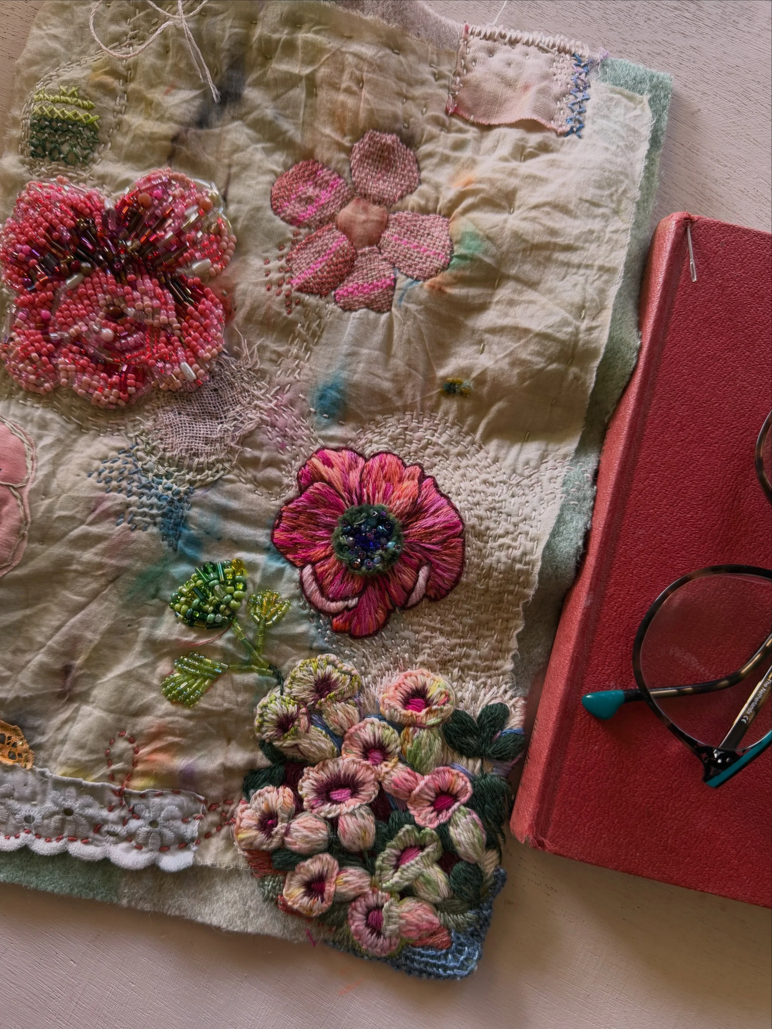 Weekend plans = podcasts, pjs, tea, slow stitching this work in progress. Any great podcast recommendations for me? I always love listening to a podcast while stitching🩷 current favs are @taketwoartcourses Friday Feature Artist @thecreativekindpodca