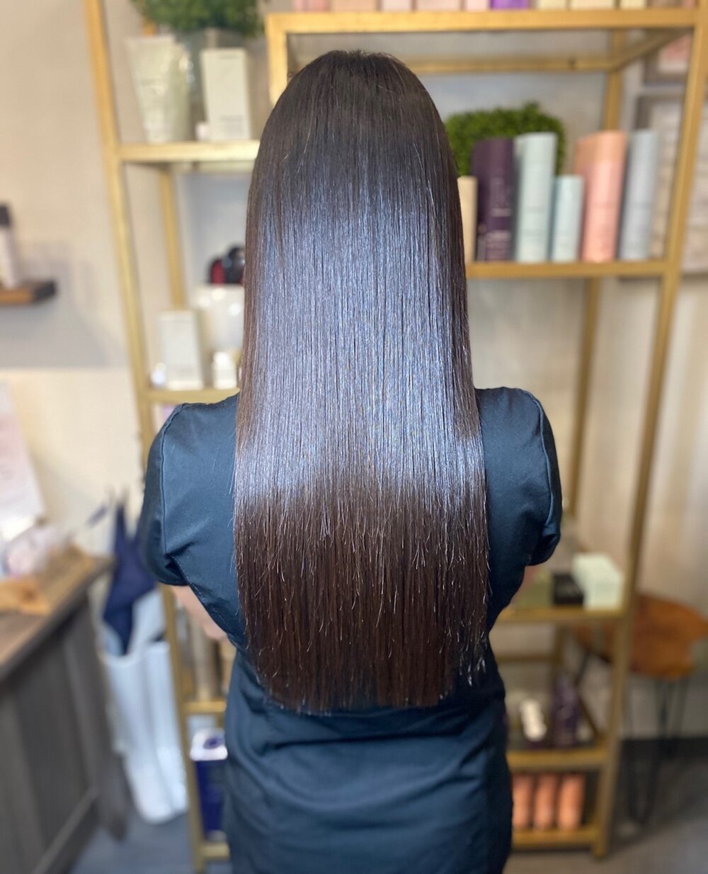Who doesn't love a fresh keratin treatment? That shine is unbelievable!