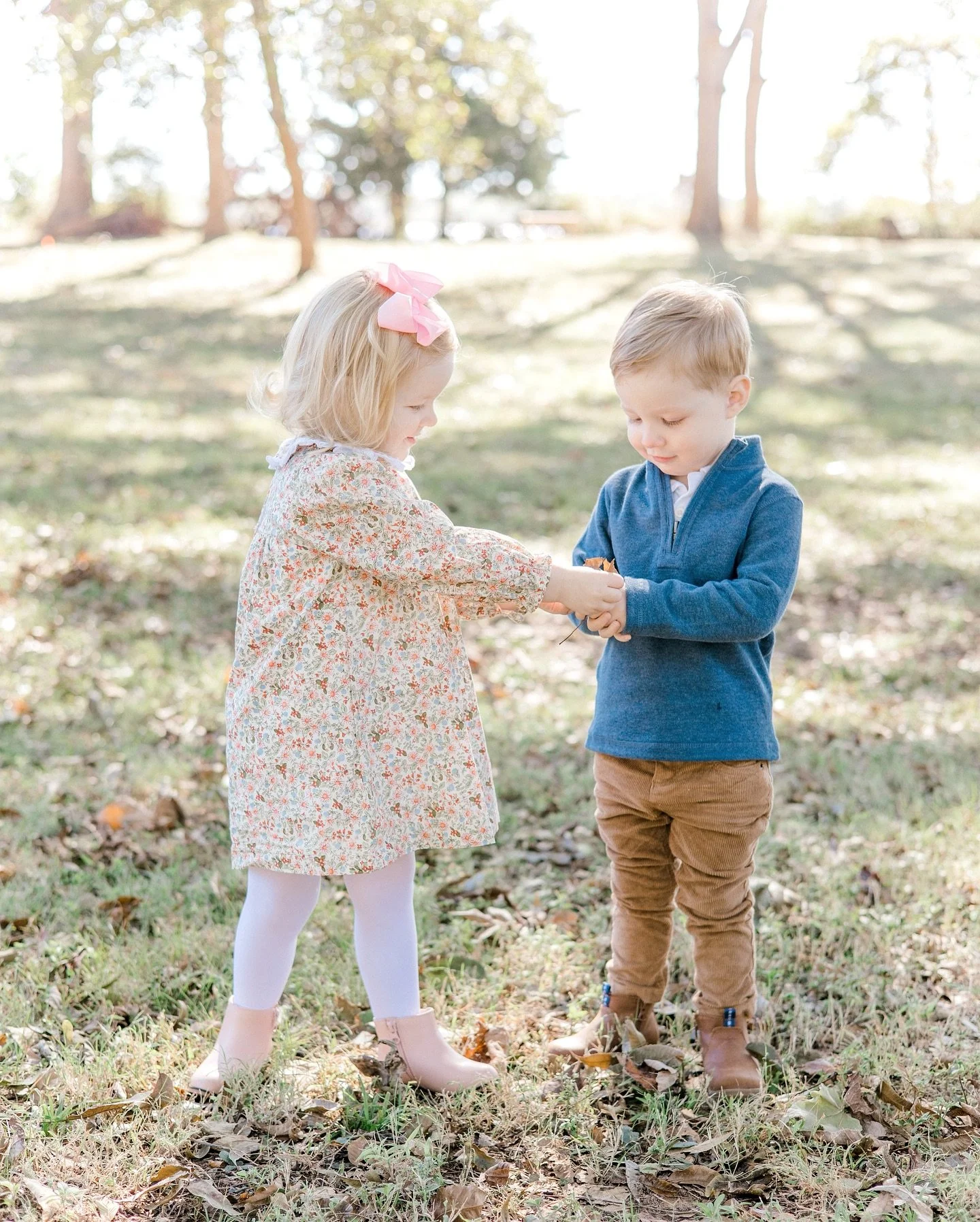 &bull;
&bull;
Fall and Christmas Minis are live! 

Click the links in my bio to sign up! 

*A date for the Red River Wildlife Refuge may open up as well if there is enough interest*