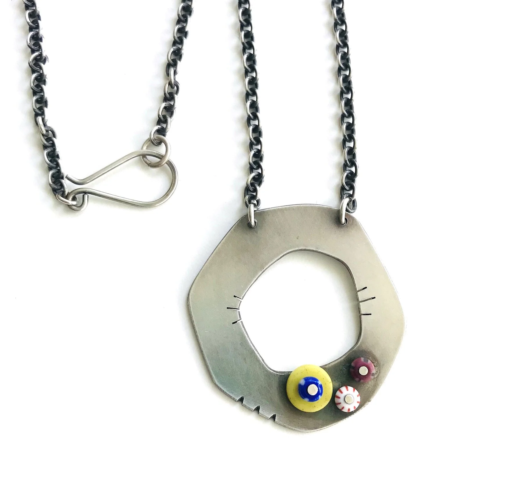 silverdonutneckace.jpg