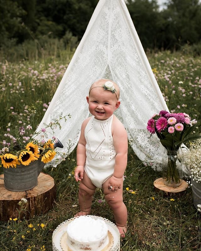 Harlowe&rsquo;s first birthday boho cake smash was my dream since she was born a year ago! Thanks to my sister for helping this come to life. I&rsquo;m obsessed!!