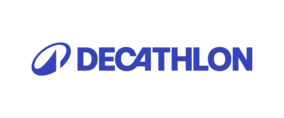 Logotipo de Decathlon en color azul con fondo negro.
