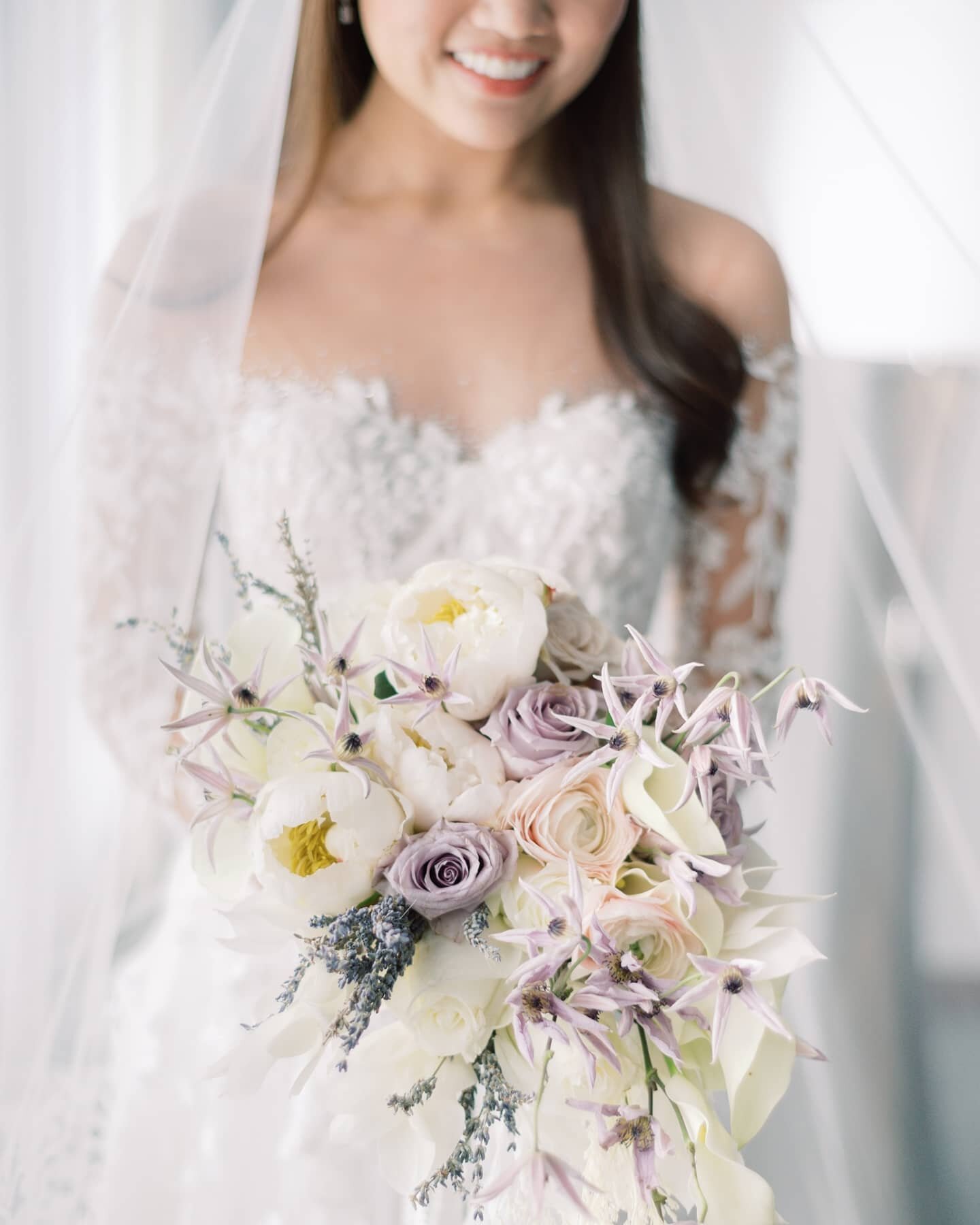 Elegant wedding bouquet by @bloomseventstyling

#JayMayugaPhotography #JayMayugaPhoto #SonyA7 #Mark1 #zeissPlanar