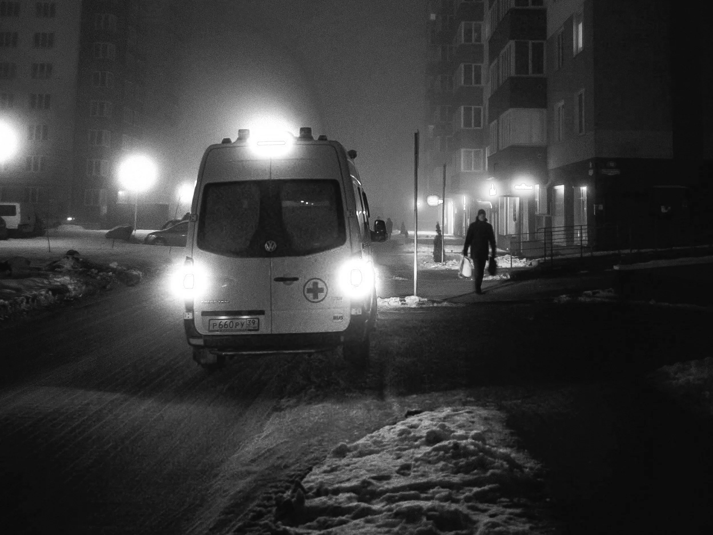 action-ambulance-atmospheric-evening-1853537.jpg