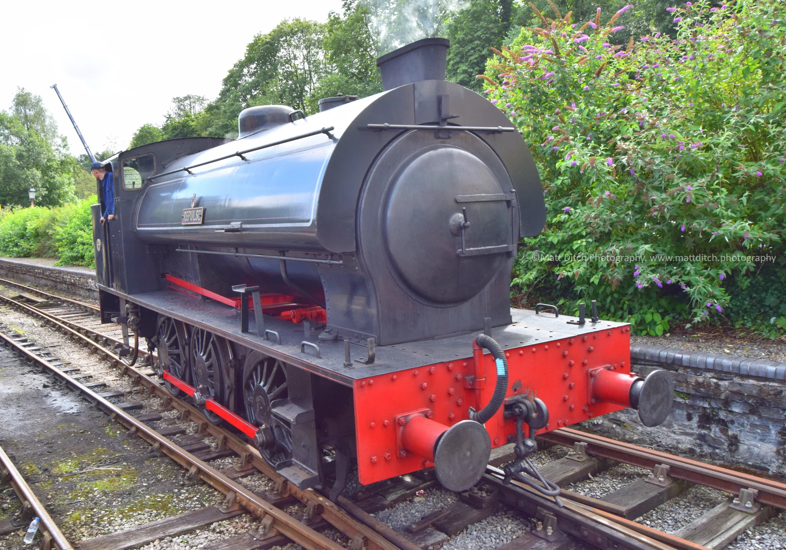  “Repulse” running round at Lakeside. 