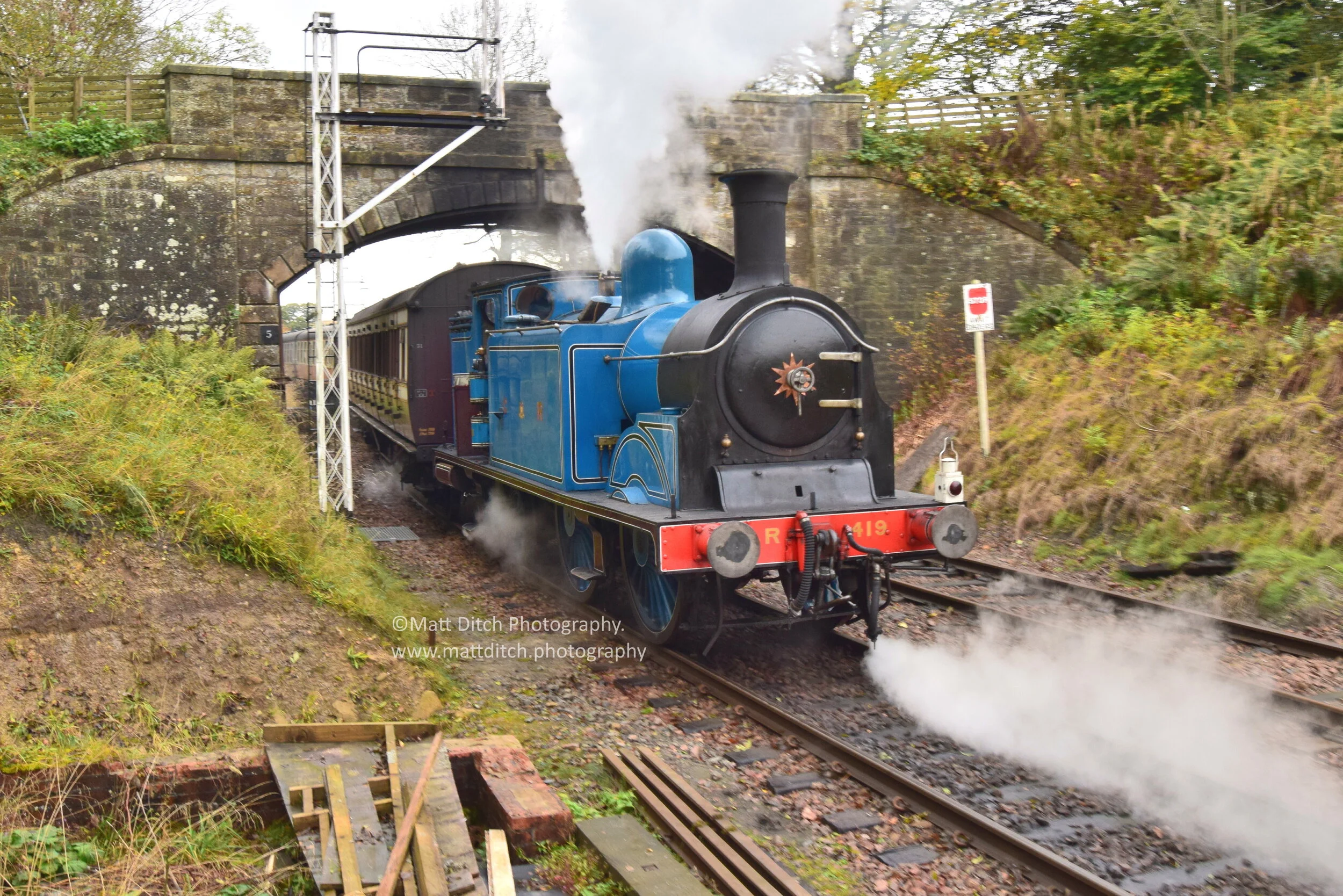  419 makes an atmospheric departure from Birkhill railway station. 419 was top and tailing with “Lord Roberts”.  