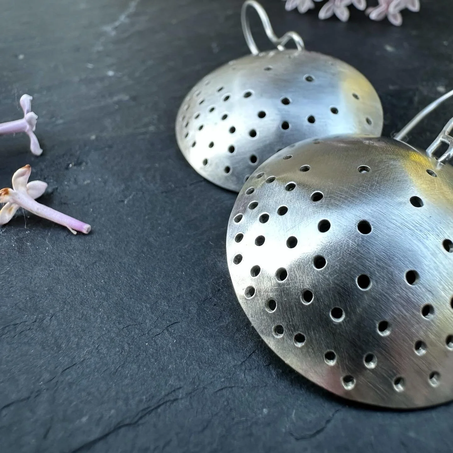 98808CD2-C059-4A0E-A5D8-E141C1933A9F