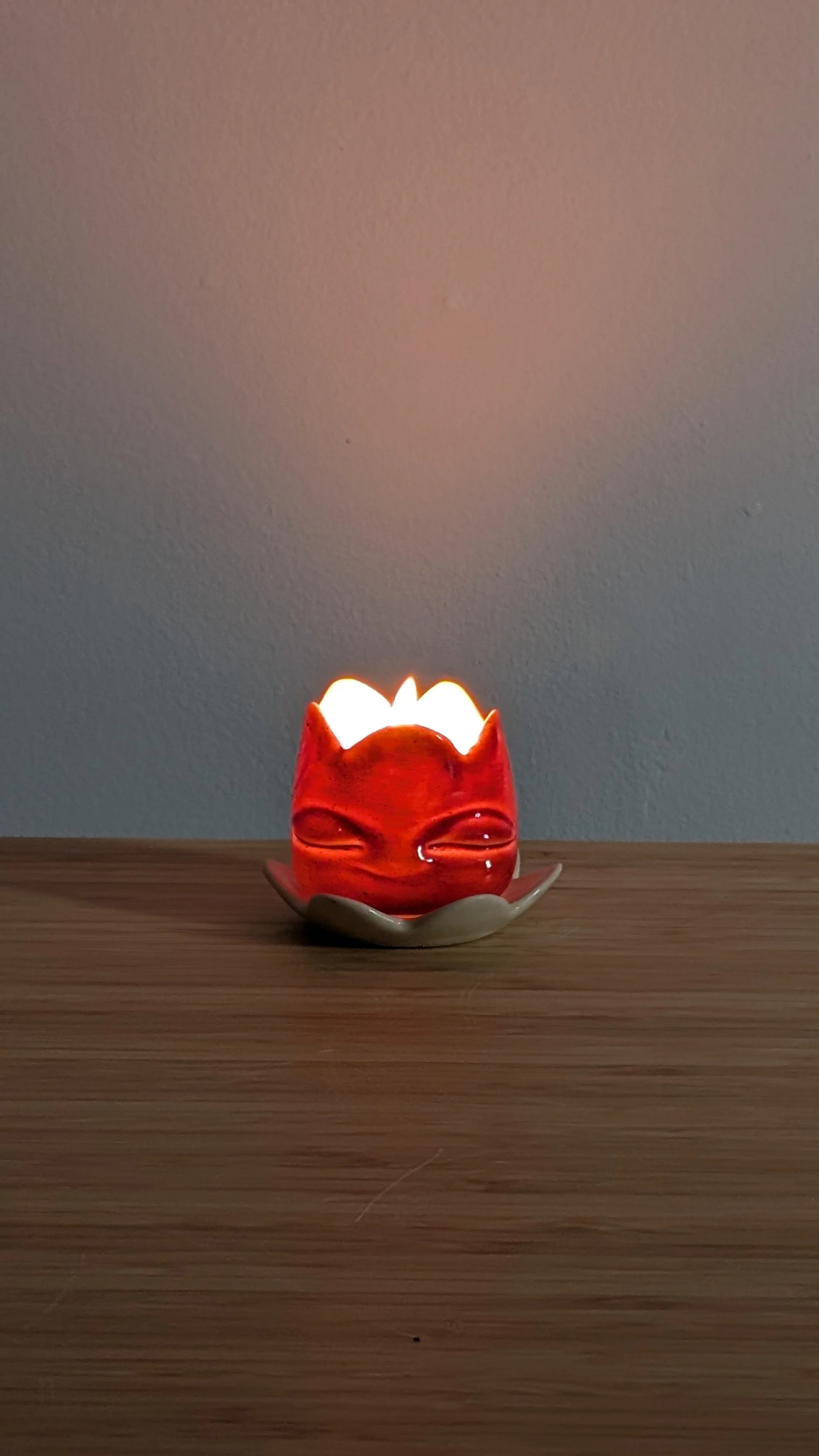 1.75" Luminary Red Flower Dreamer (w/ plate)