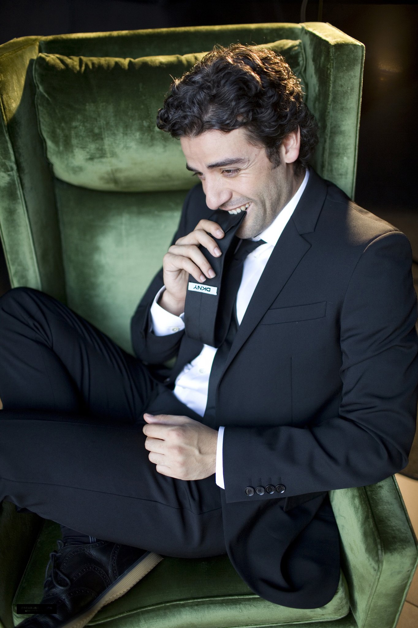 Oscar-Isaac-Ocean-Drive-Photoshoot-2011-oscar-isaac-43151346-1364-2046.jpg