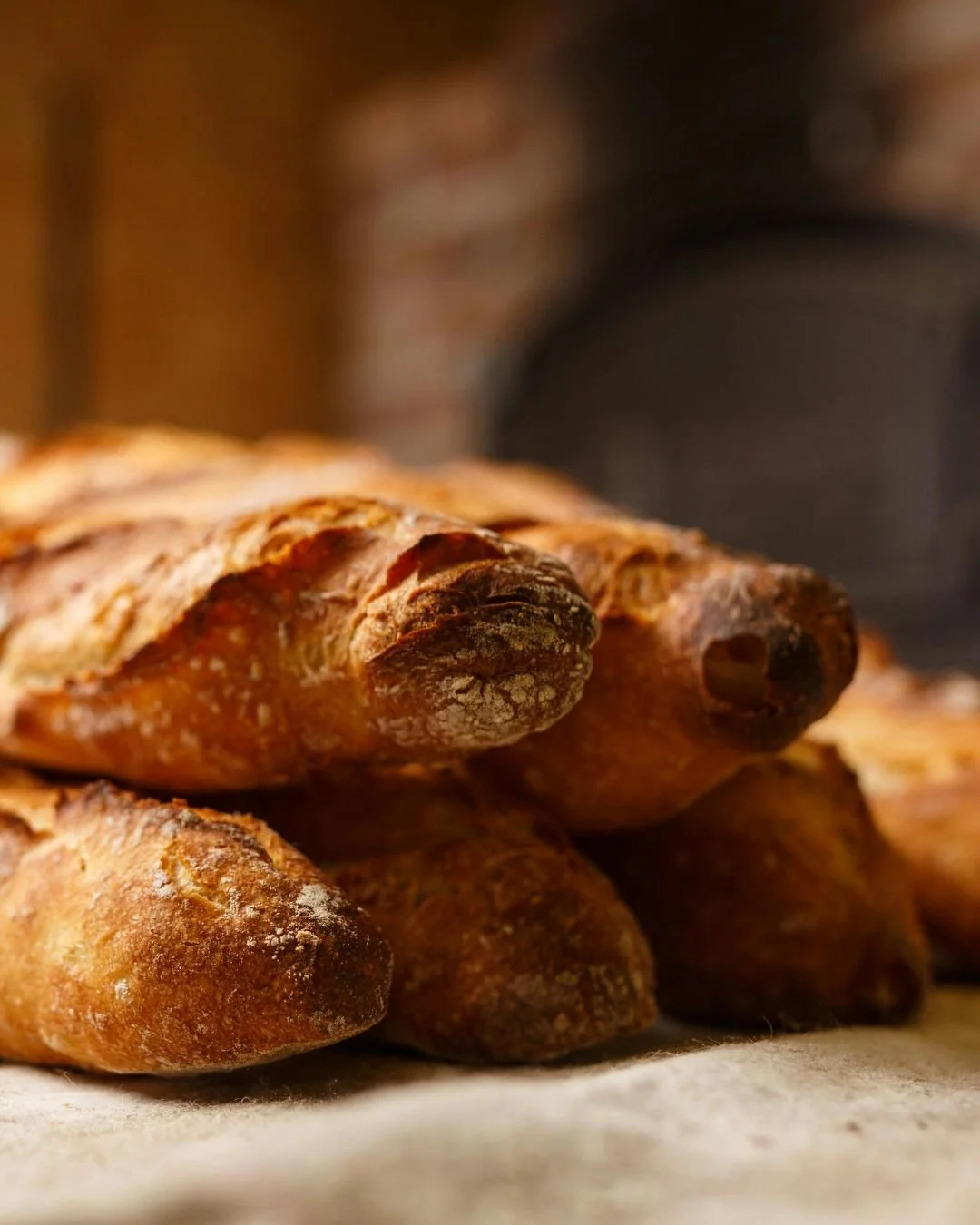 Baguetter med Bager&rsquo;s mj&ouml;l! 🤩🤩

Supergoda och spr&ouml;da br&ouml;d som uppskattas av stora som sm&aring;. 
Recept nedan. 

5 dl Bager&rsquo;s dinkel vetemj&ouml;l
2 tsk bakpulver
1 tsk salt
2 msk kallpressad rapsolja
2,5 dl mj&ouml;lk
t