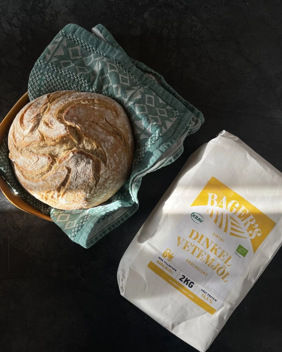 Visste du att...?🌟

-&Ouml;landsvete &auml;r en &auml;ldre anrik vetesort(lantvete), den har ett svagare gluten vilket anses sn&auml;llare mot magen (bearbeta dock inte degen f&ouml;r h&aring;rt, gluten h&aring;ller samman den och &ouml;verarbetar m