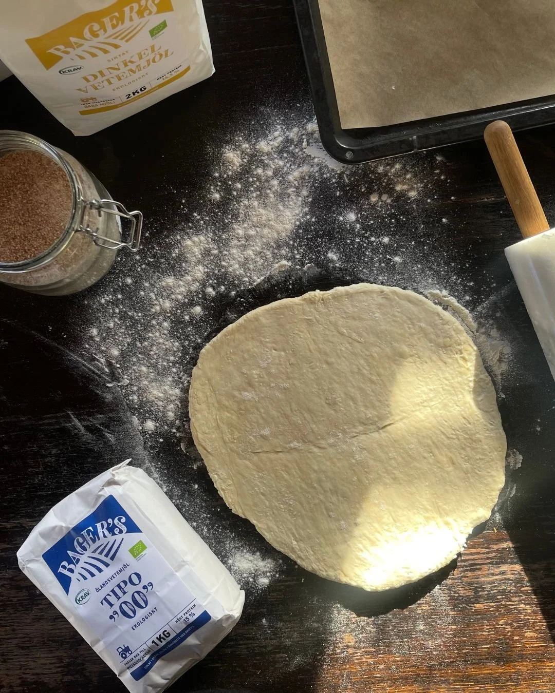 💥Visste du att...

&Ouml;landsvete hade inte odlats idag om det inte vore f&ouml;r en enda man: den svenske forskaren Hans Larsson. &Aring;r 1995 provade han att odla n&aring;gra korn ur Nordisk genbanks sortiment fr&aring;n en vetesort som varit bo